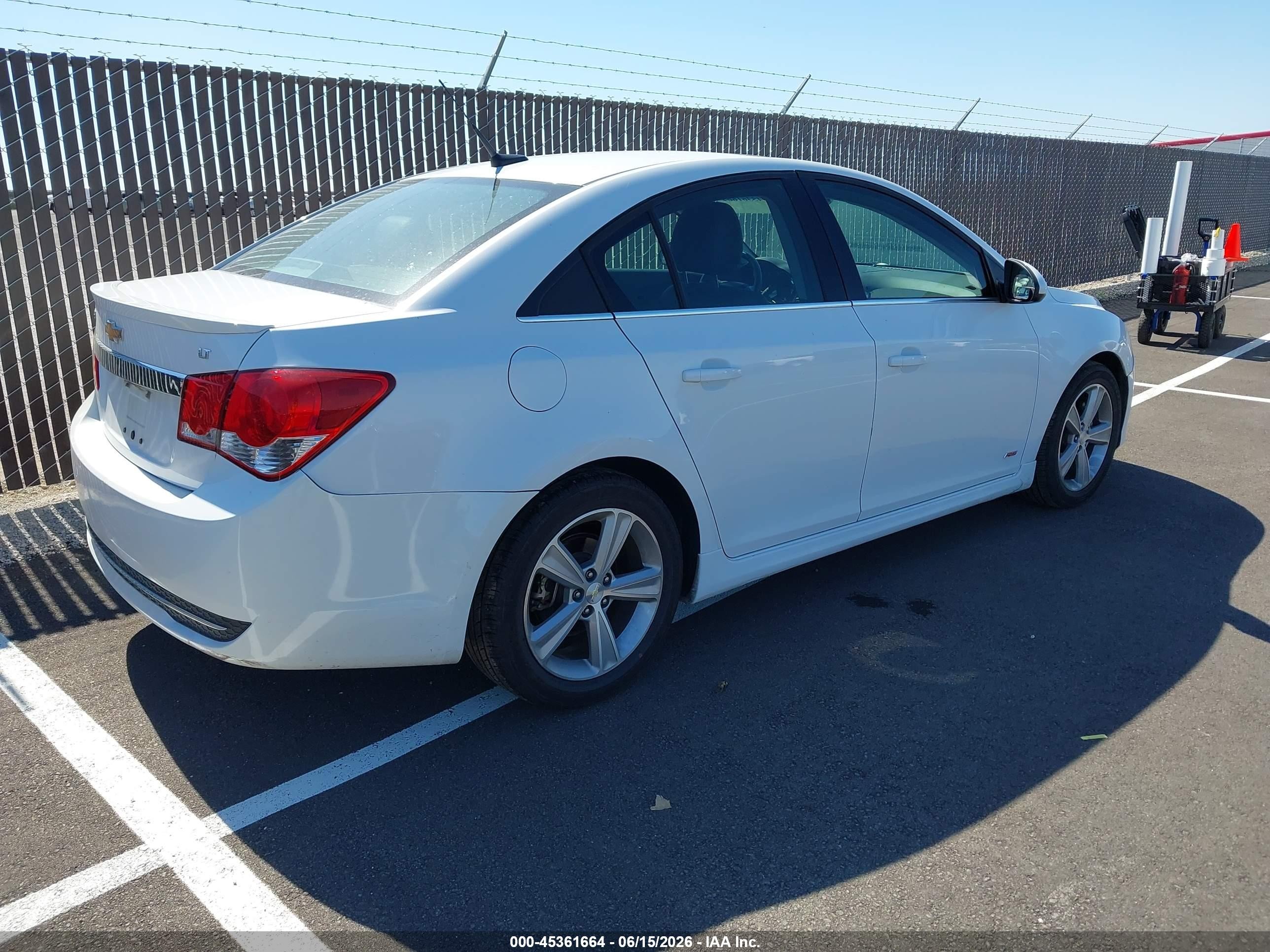 2013 Chevrolet Cruze 2lt Auto White vin: 1G1PE5SB8D7120159