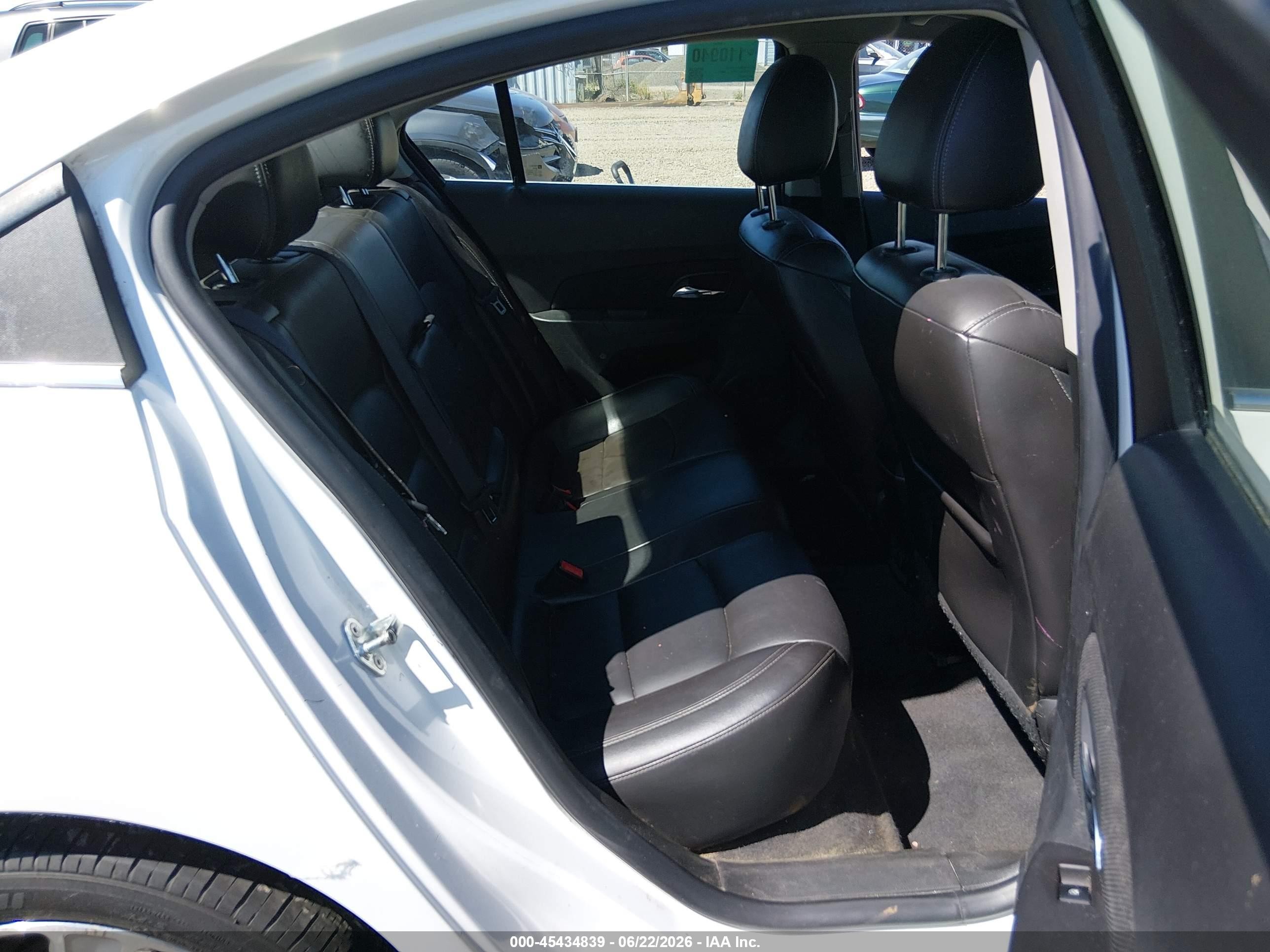 2015 Chevrolet Cruze 2lt Auto White vin: 1G1PE5SB8F7238019