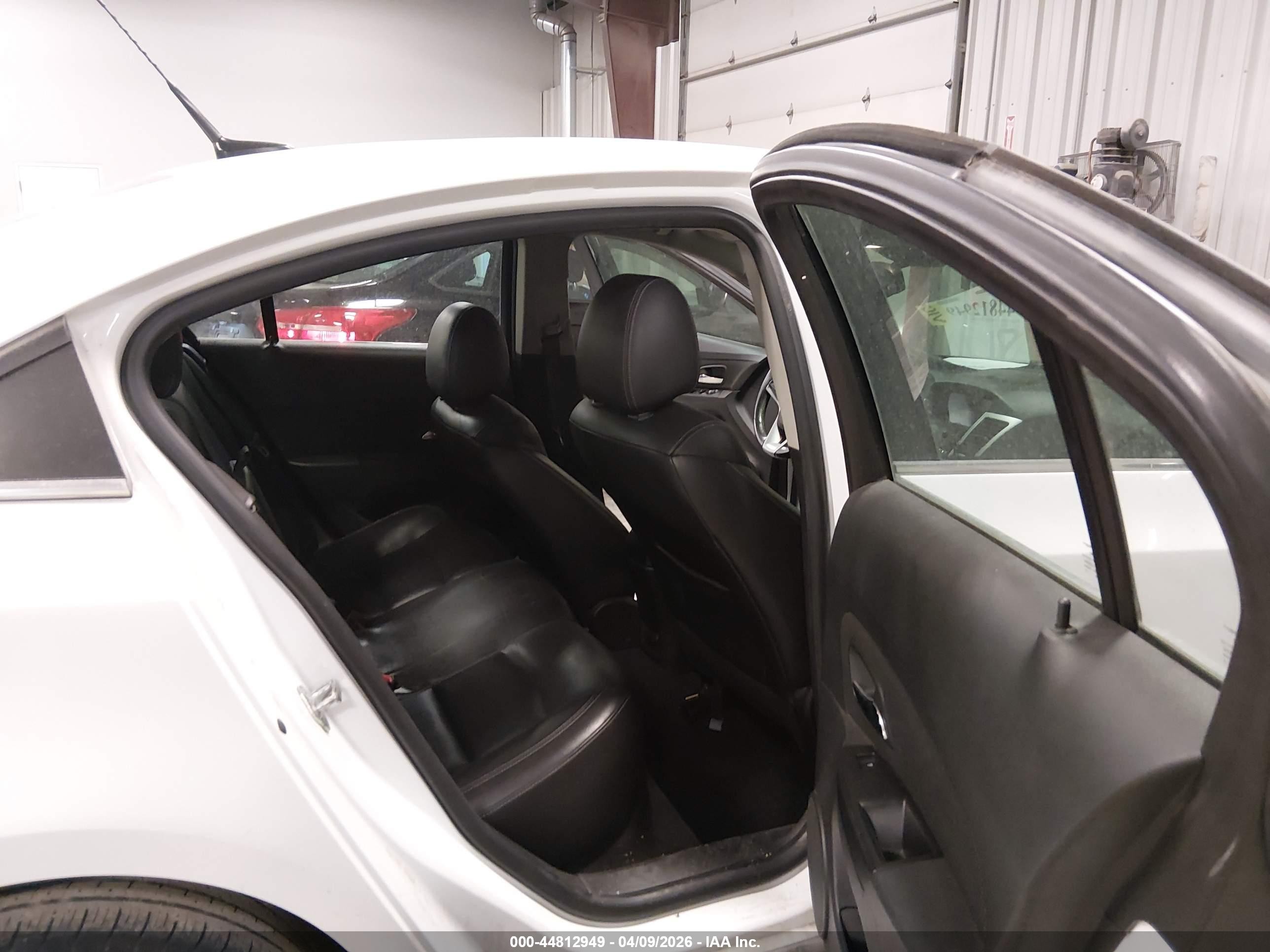 2014 Chevrolet Cruze 2lt Auto White vin: 1G1PE5SBXE7119404