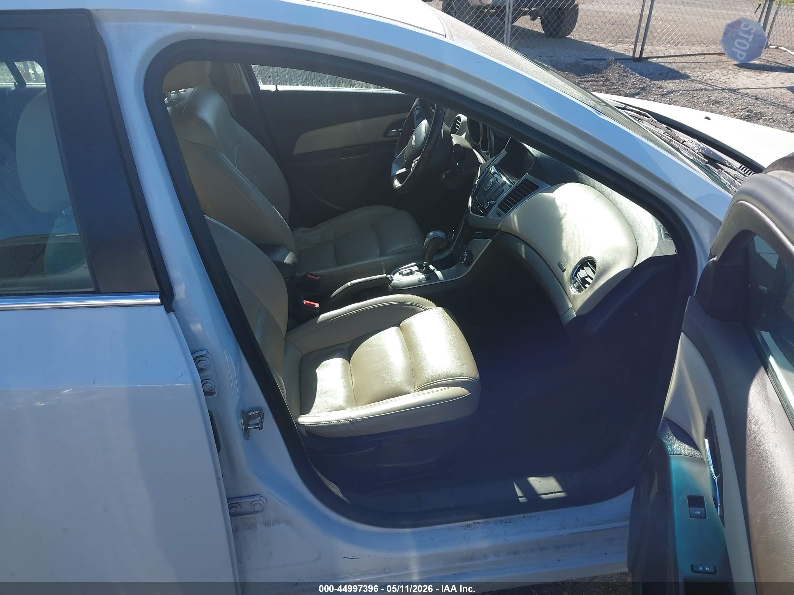 2015 Chevrolet Cruze 2lt Auto Серебряный vin: 1G1PE5SBXF7130615