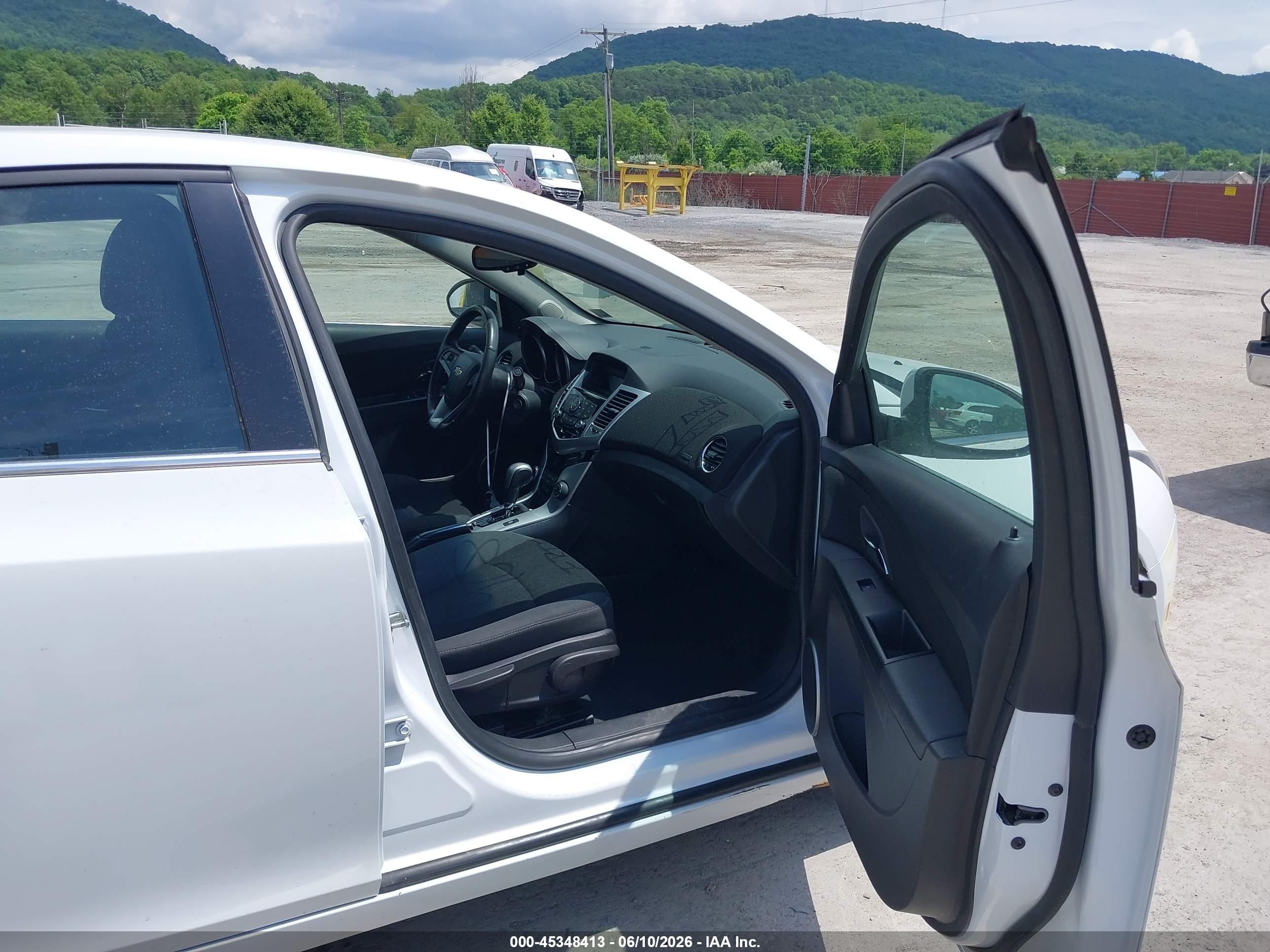 2011 Chevrolet Cruze 1lt White vin: 1G1PF5S90B7274291