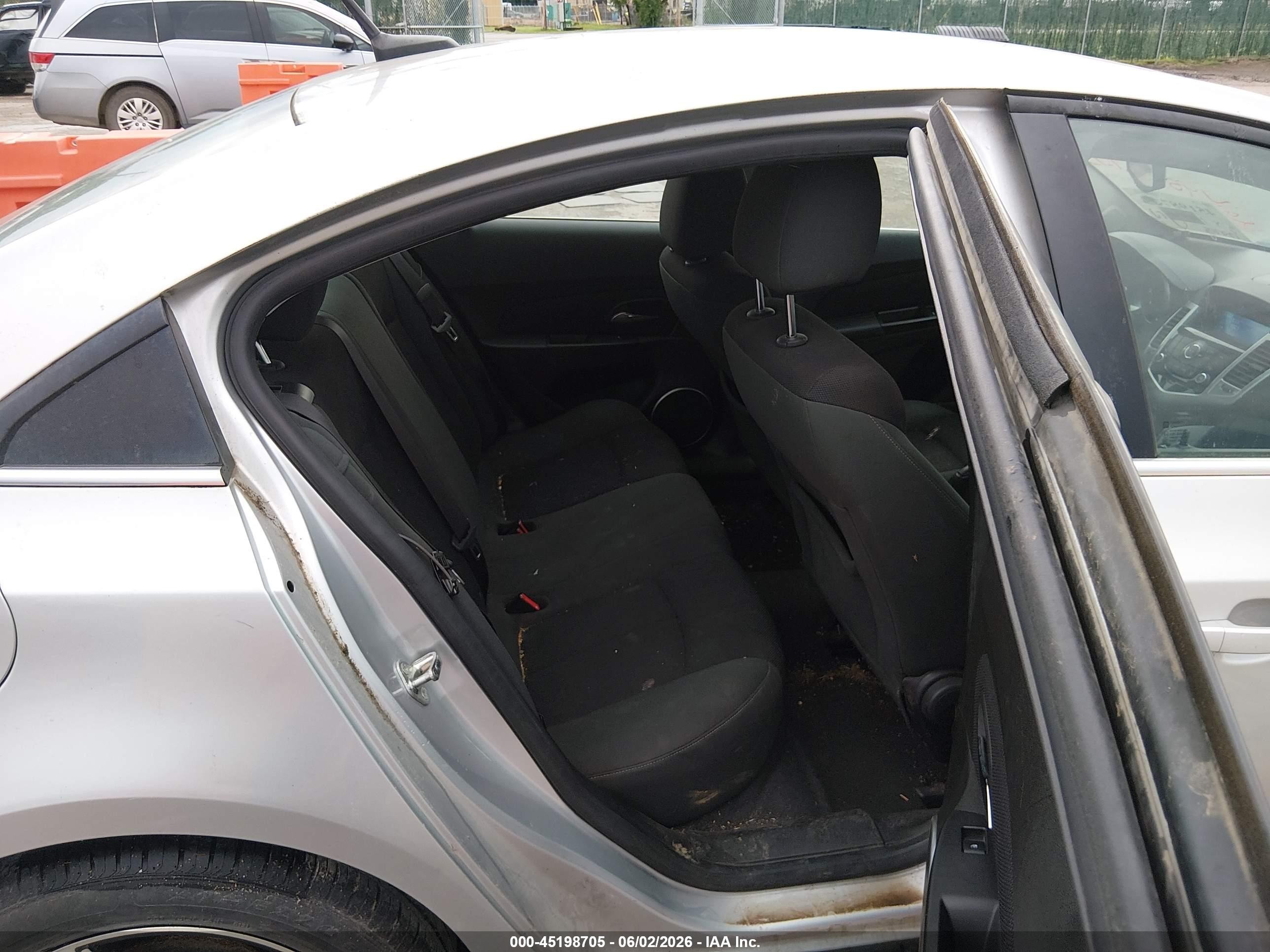 2011 Chevrolet Cruze Eco Серебряный vin: 1G1PK5S97B7198130