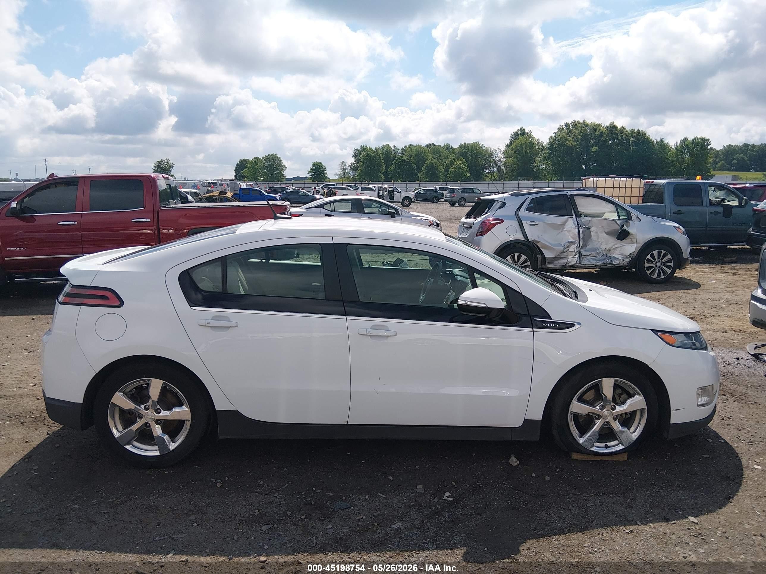 2013 Chevrolet Volt   White vin: 1G1RA6E40DU137174