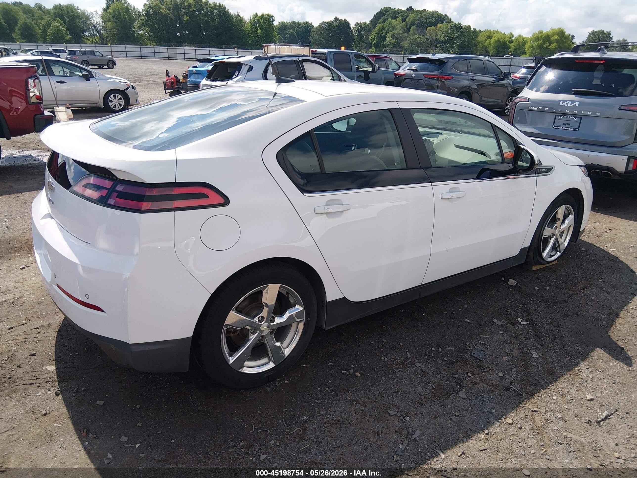2013 Chevrolet Volt   White vin: 1G1RA6E40DU137174