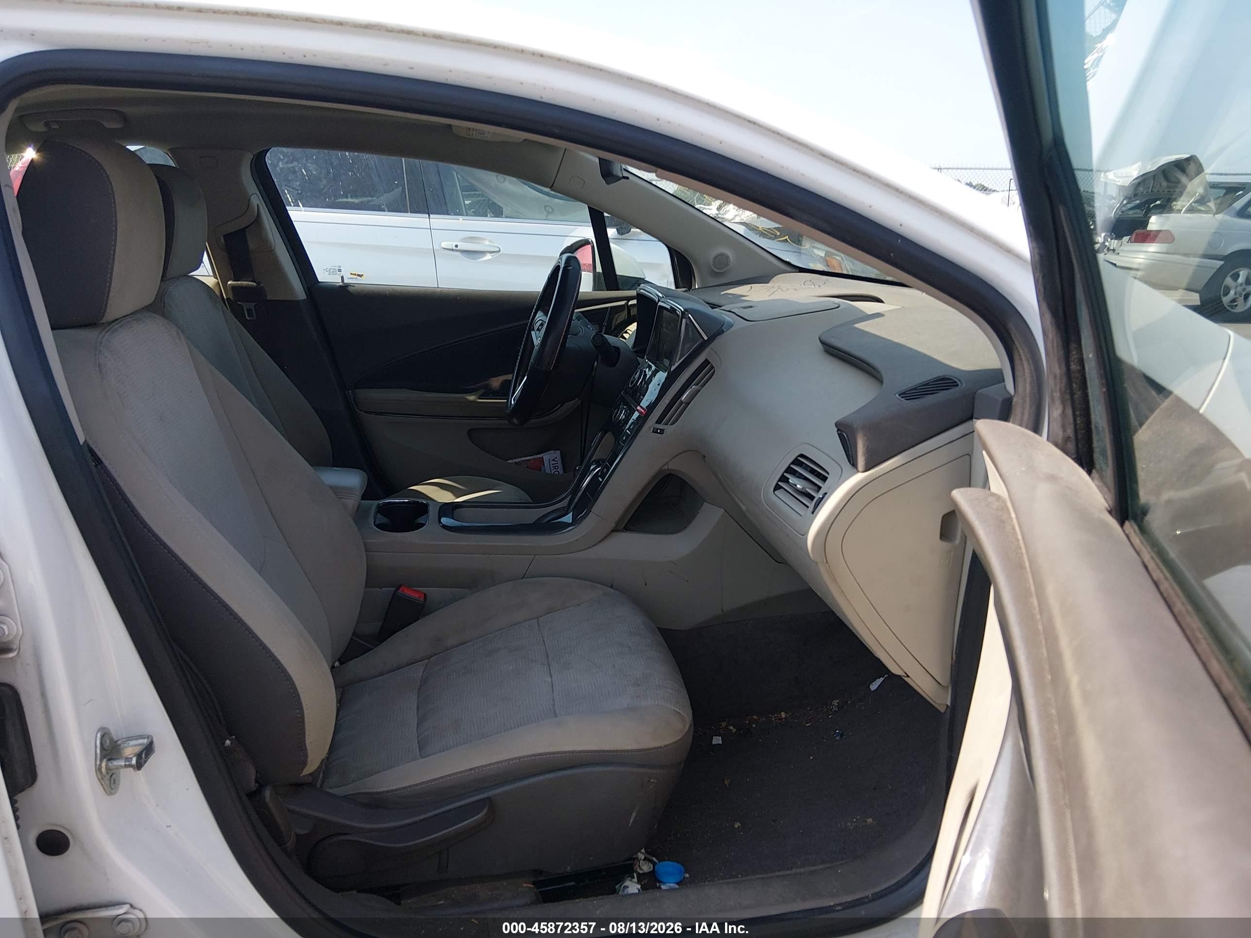 2013 Chevrolet Volt   White vin: 1G1RA6E45DU146436
