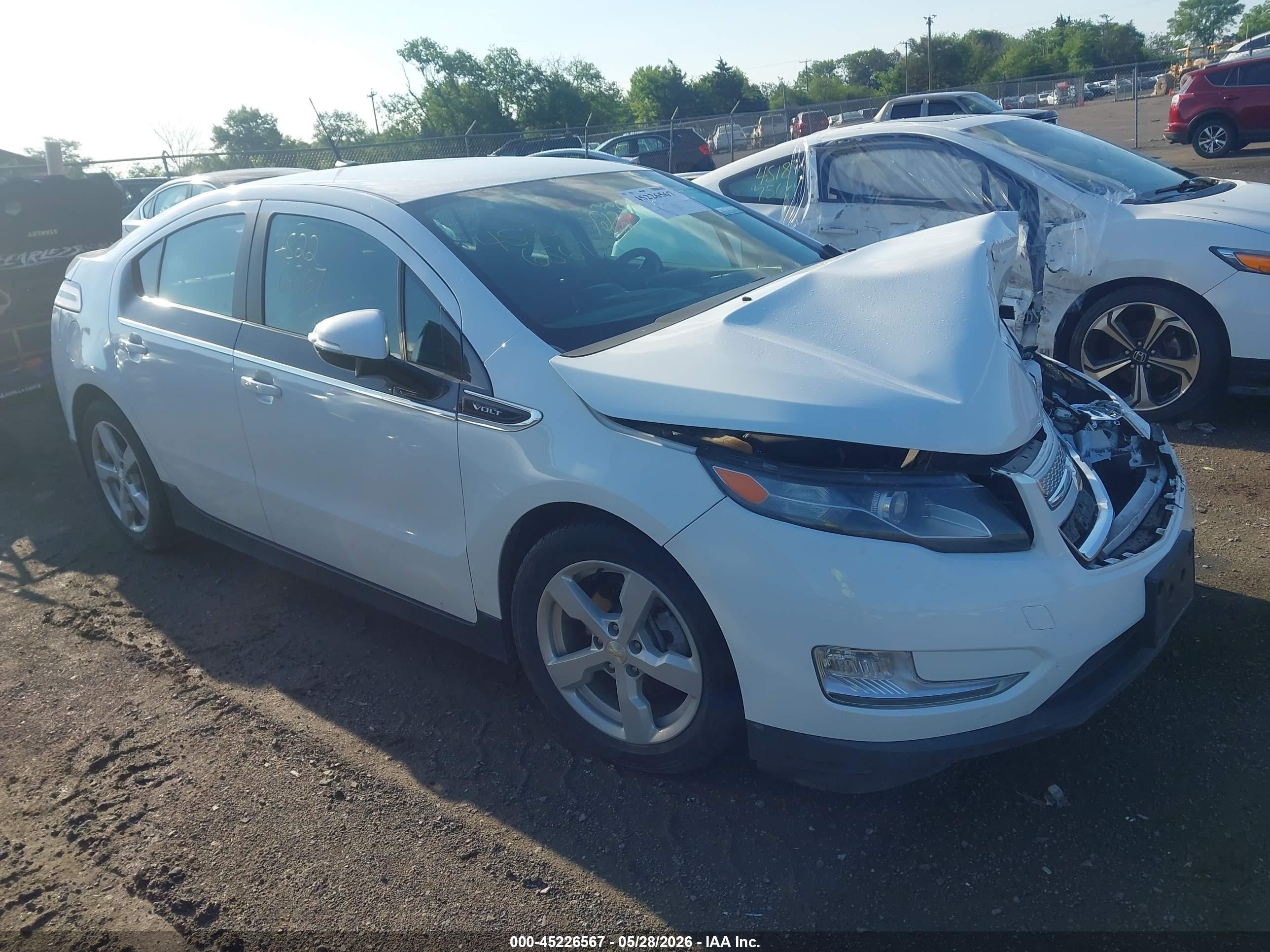 2014 Chevrolet Volt   White vin: 1G1RA6E45EU154537