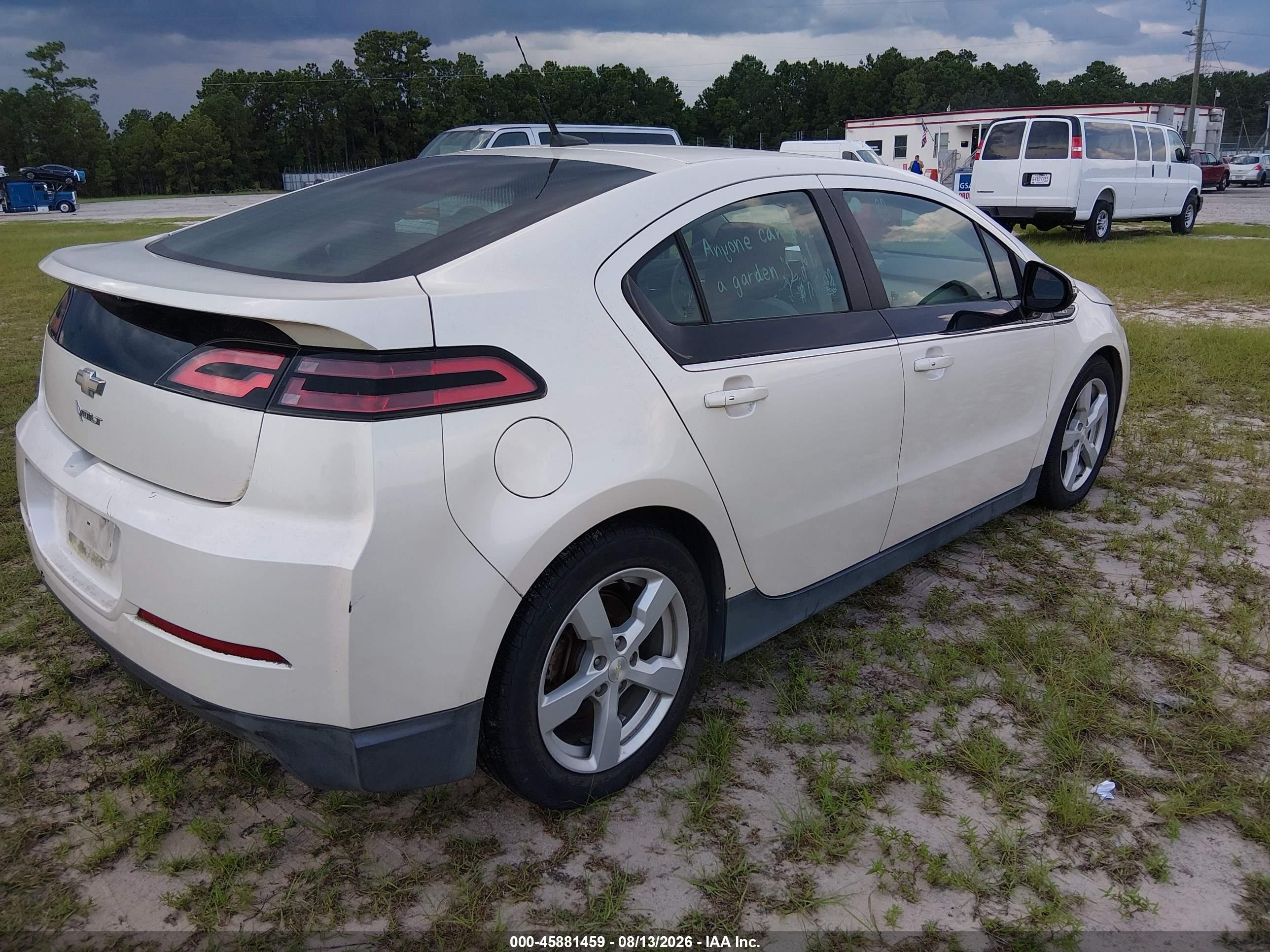 2013 Chevrolet Volt   White vin: 1G1RA6E46DU105538