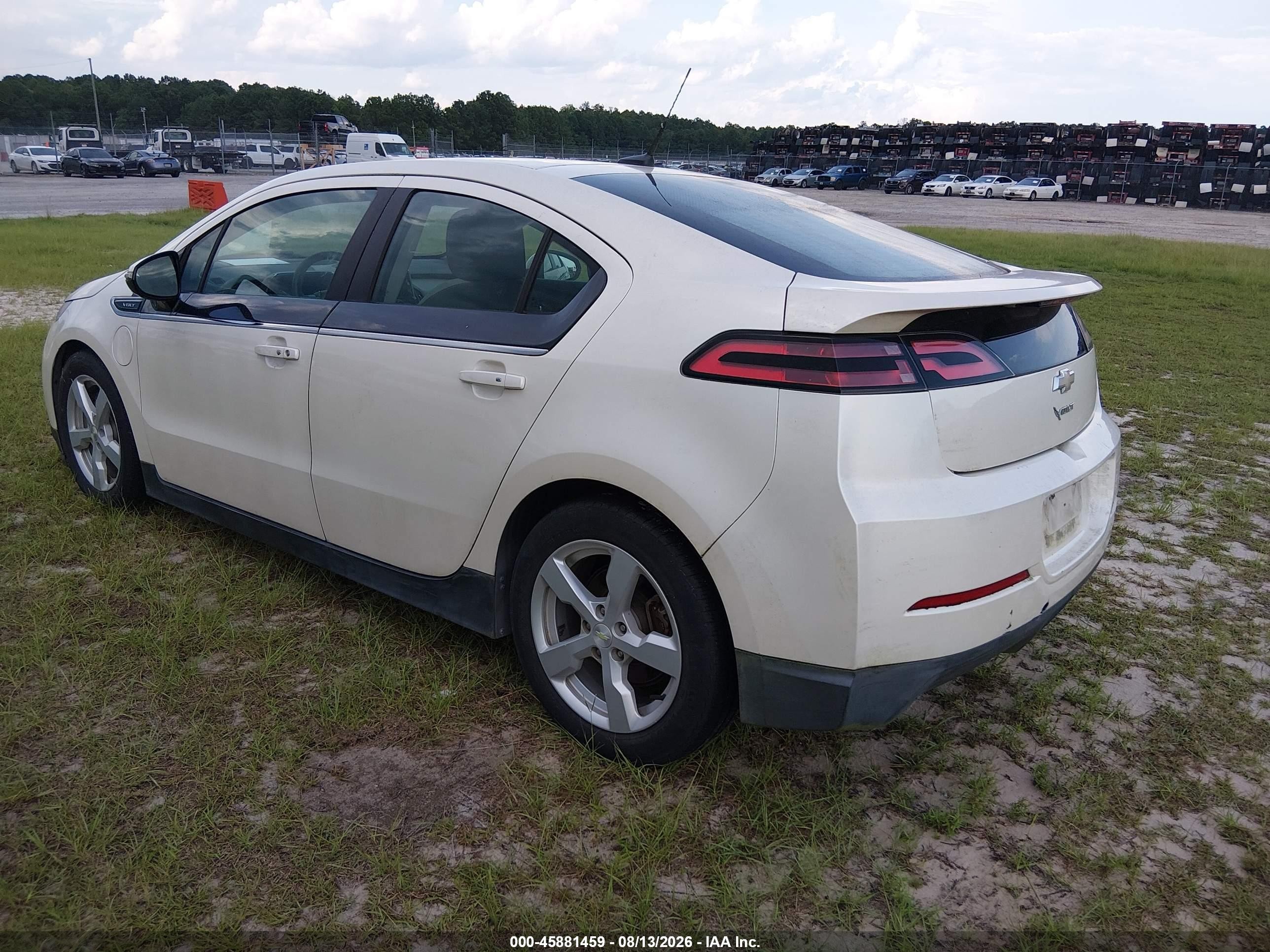 2013 Chevrolet Volt   White vin: 1G1RA6E46DU105538
