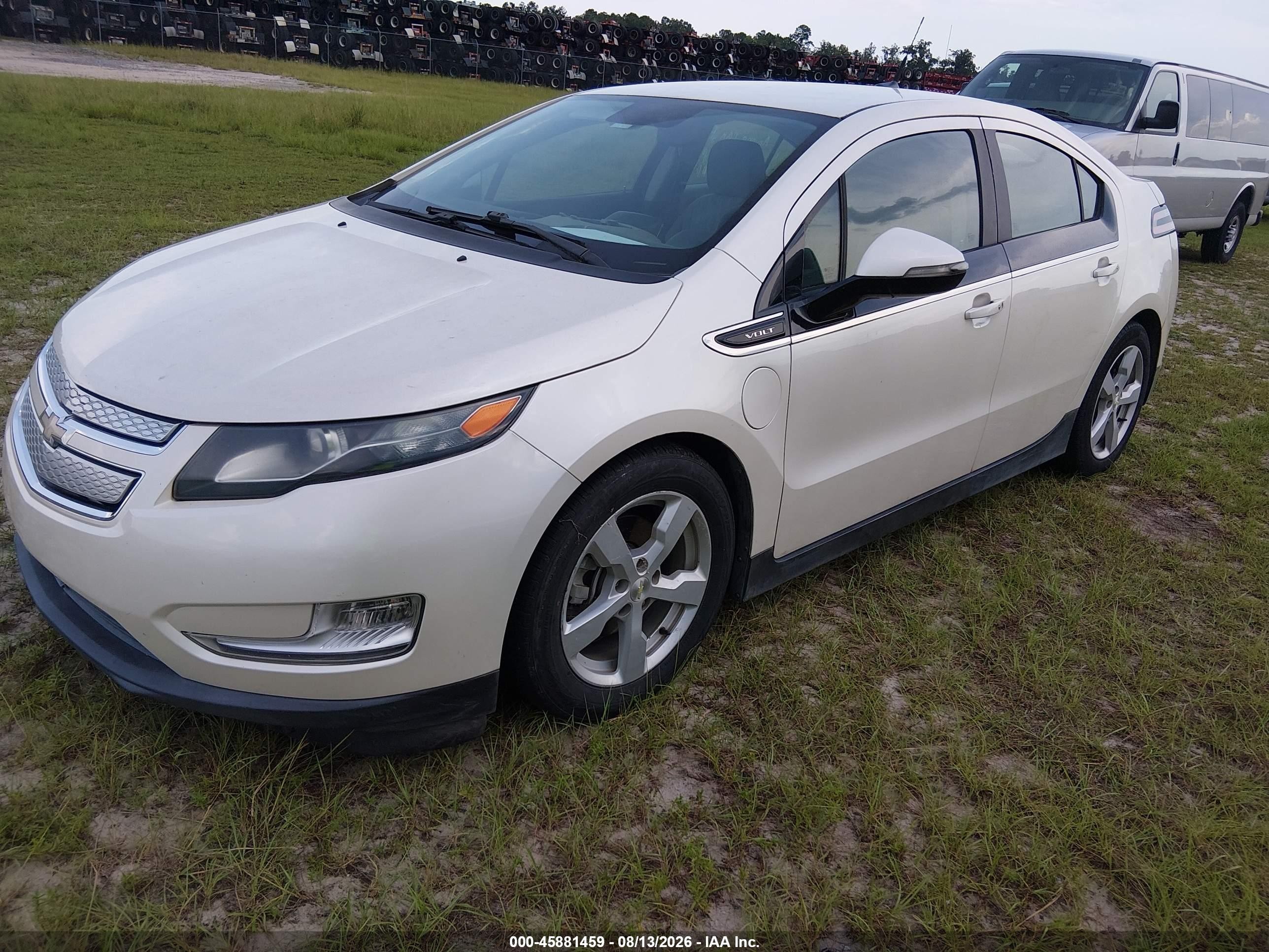 2013 Chevrolet Volt   White vin: 1G1RA6E46DU105538