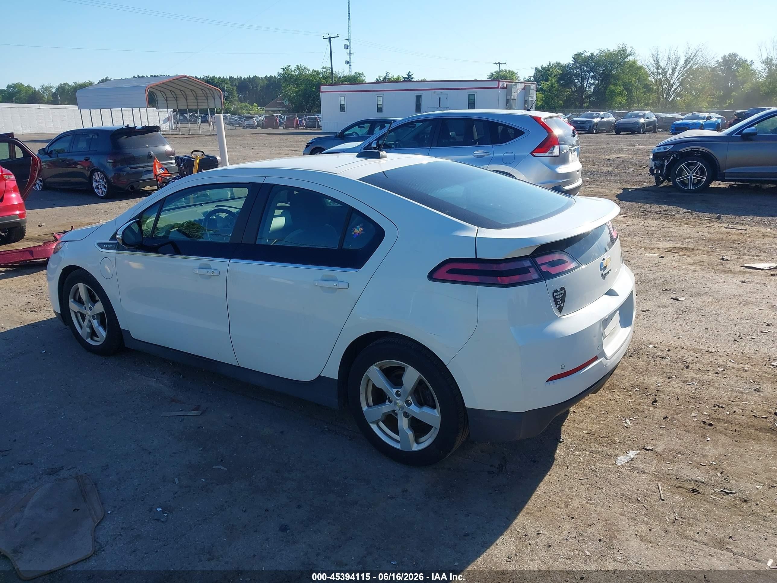 2015 Chevrolet Volt   Белый vin: 1G1RA6E47FU107639