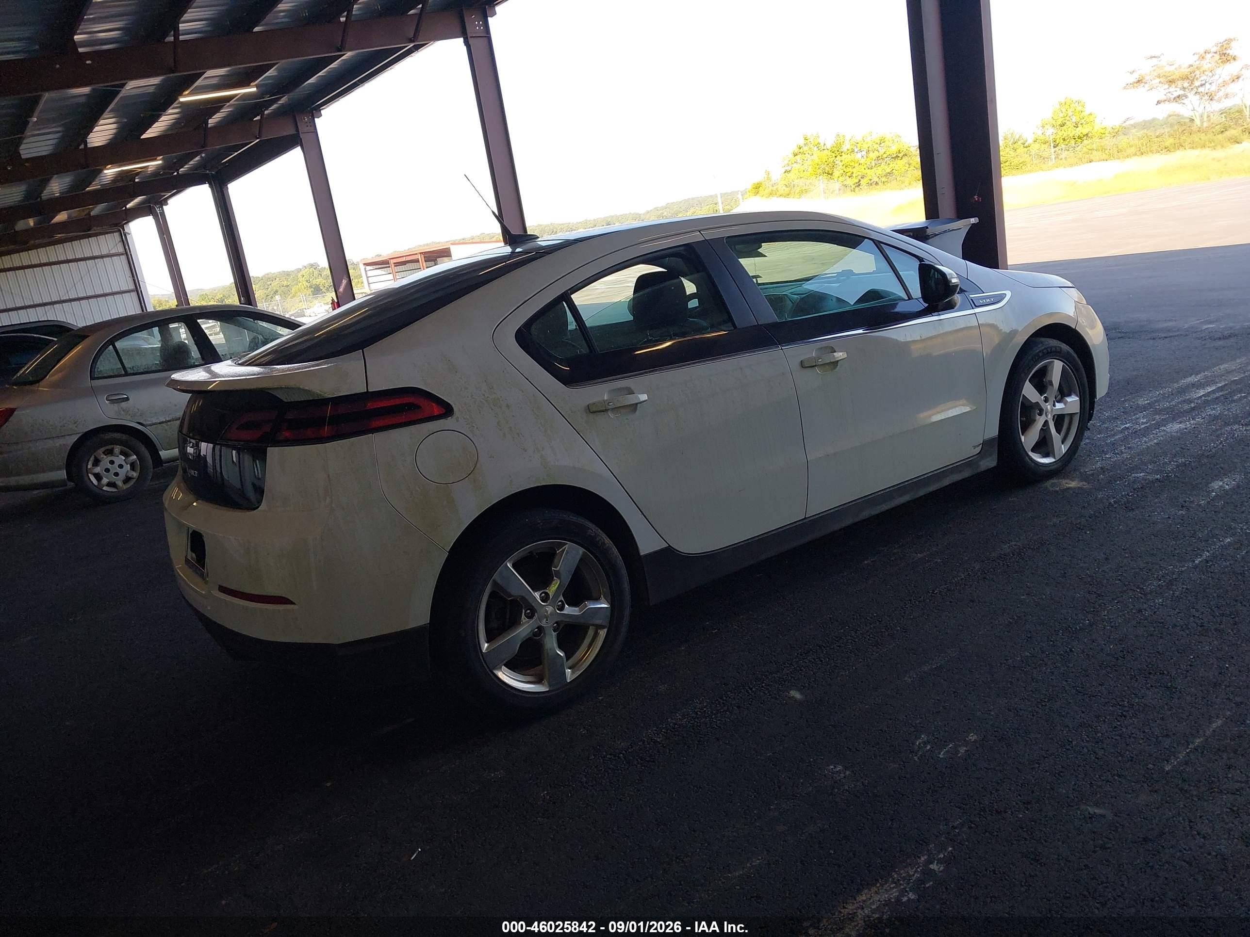 2012 Chevrolet Volt   White vin: 1G1RA6E48CU110268