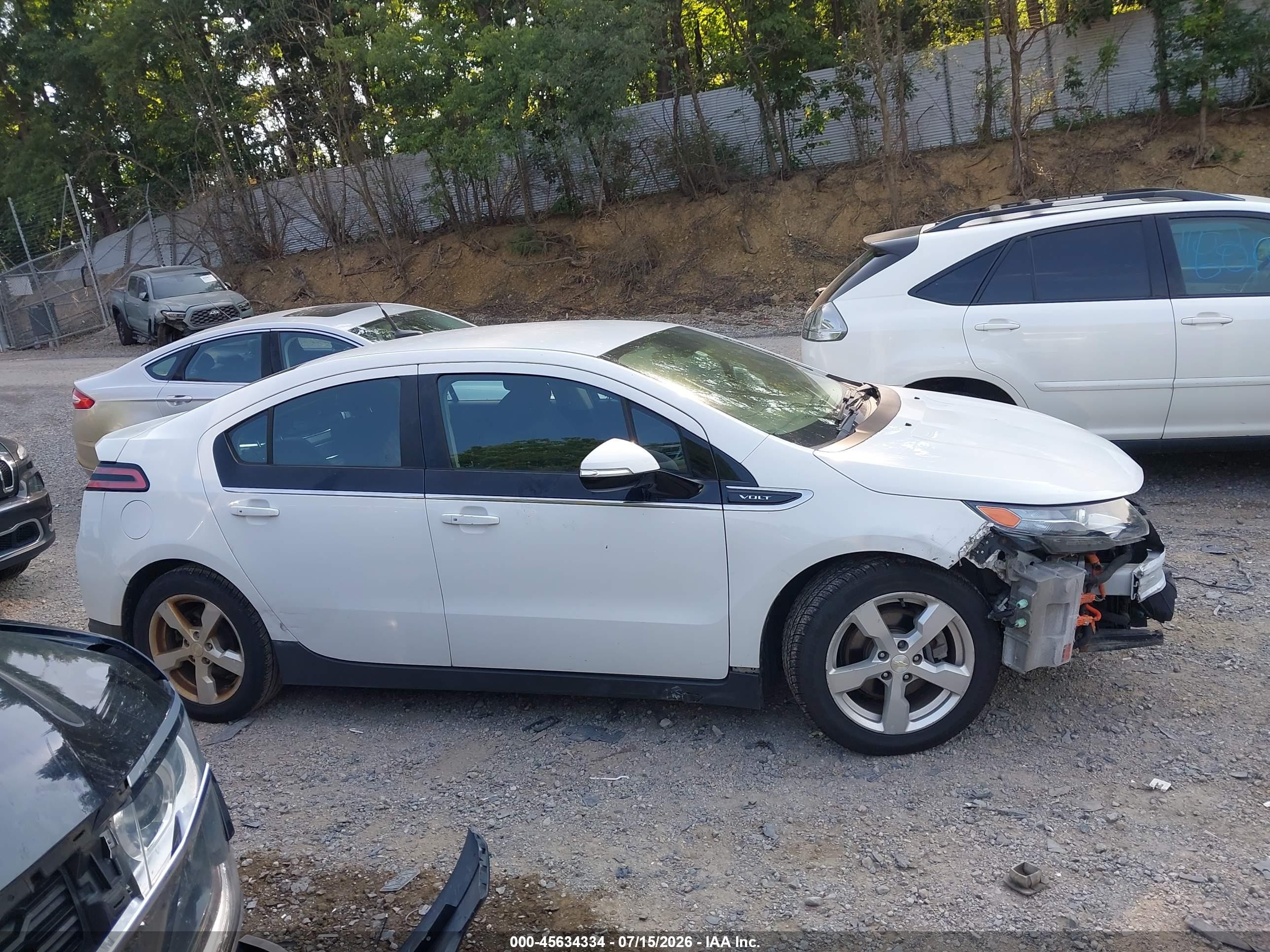2013 Chevrolet Volt   White vin: 1G1RA6E49DU112385