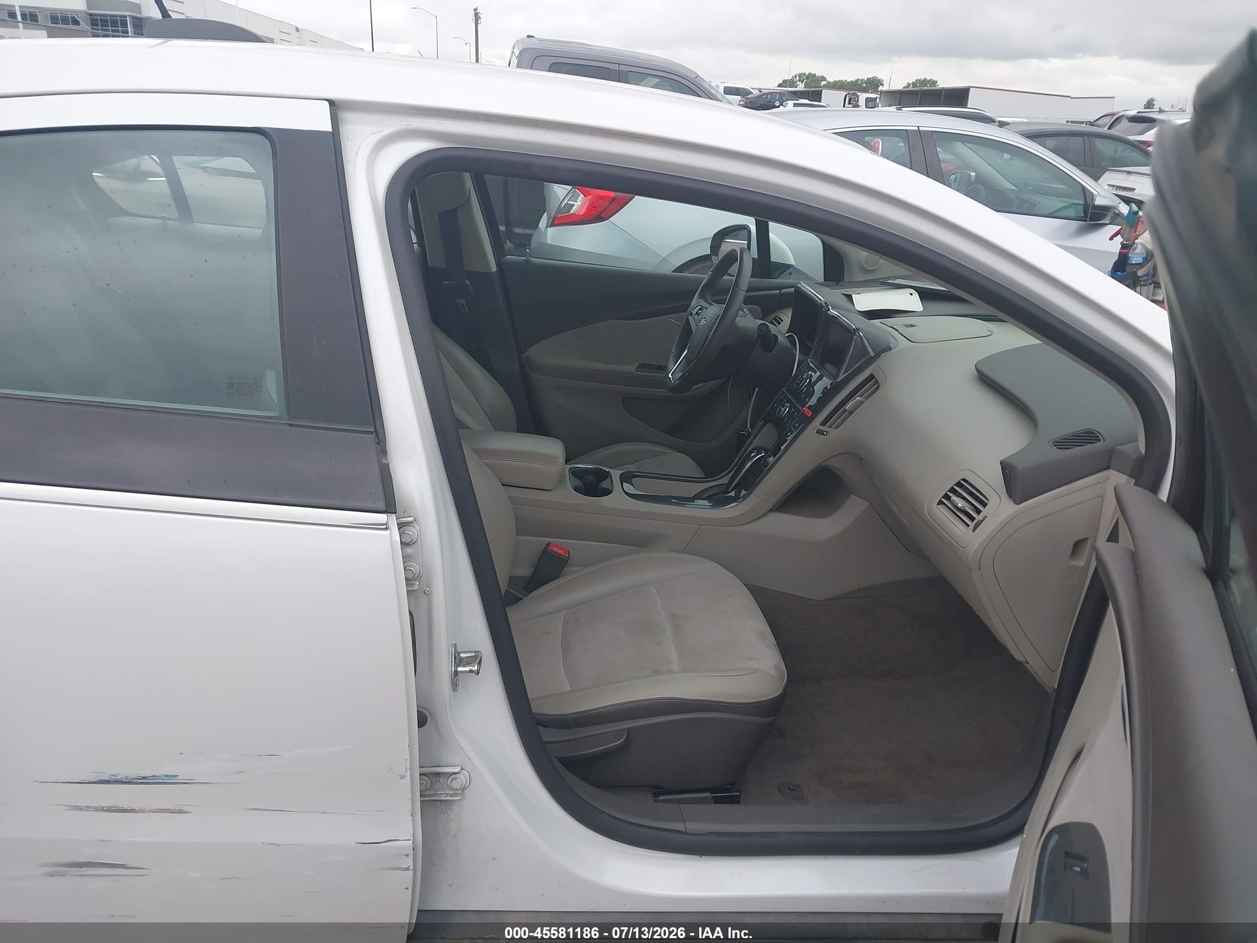 2015 Chevrolet Volt   White vin: 1G1RB6E40FU129415