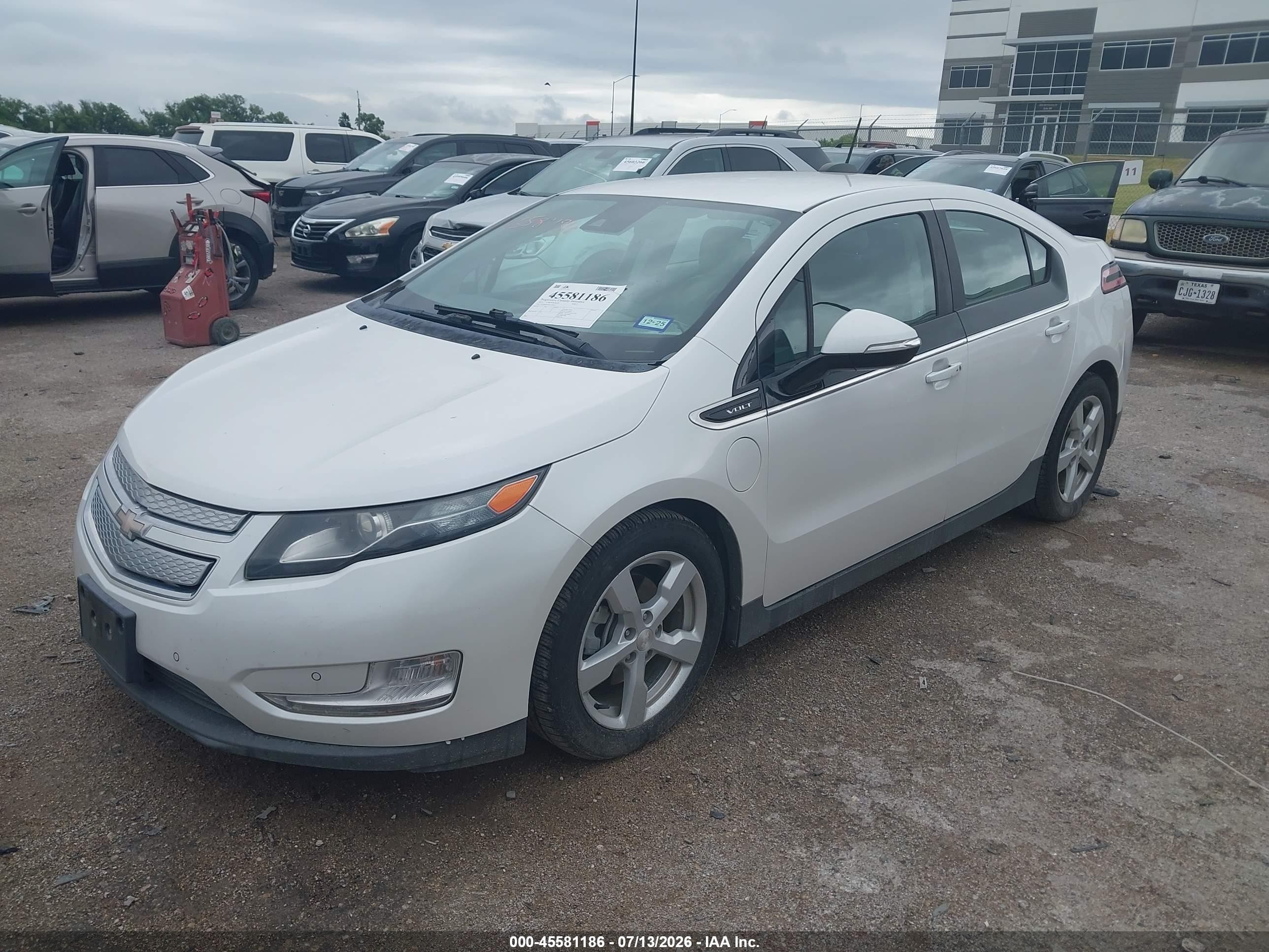 2015 Chevrolet Volt   White vin: 1G1RB6E40FU129415