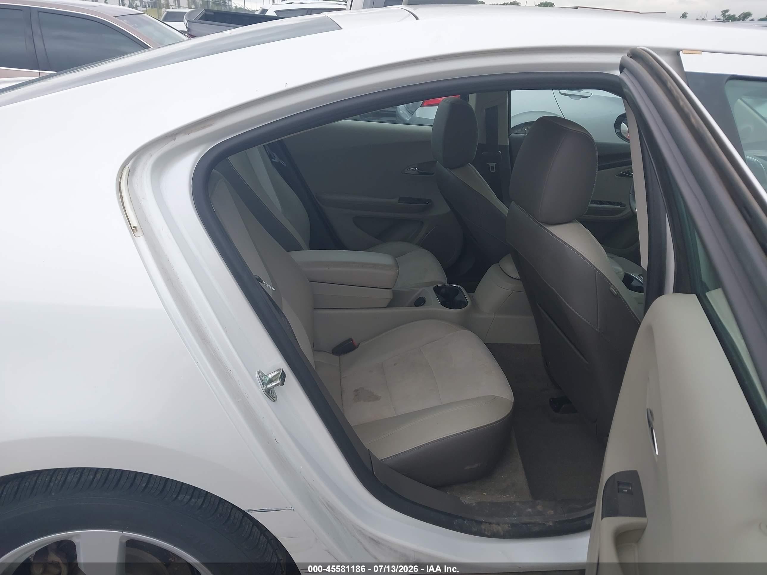 2015 Chevrolet Volt   White vin: 1G1RB6E40FU129415