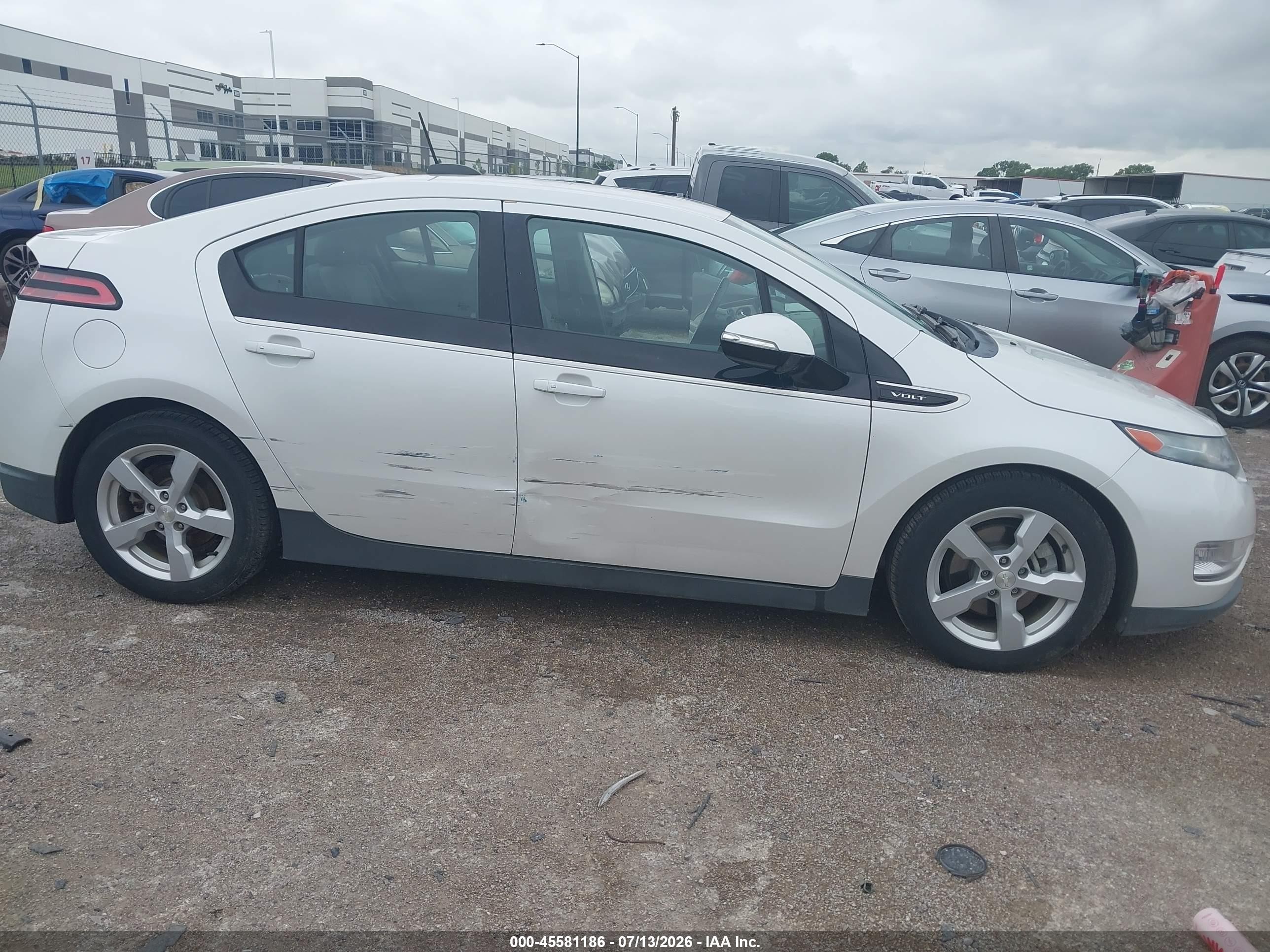 2015 Chevrolet Volt   White vin: 1G1RB6E40FU129415