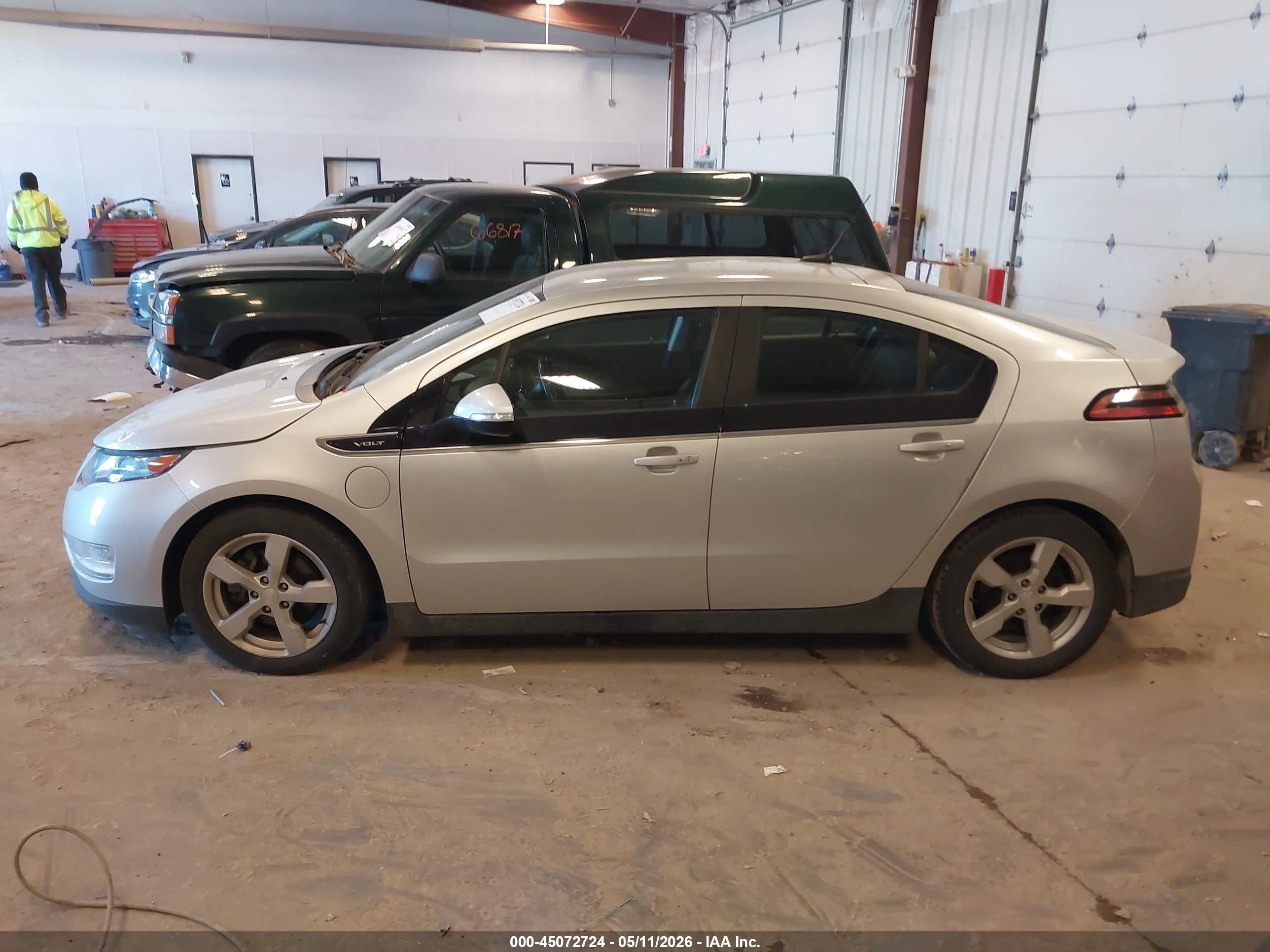 2013 Chevrolet Volt   Серебряный vin: 1G1RB6E41DU111518