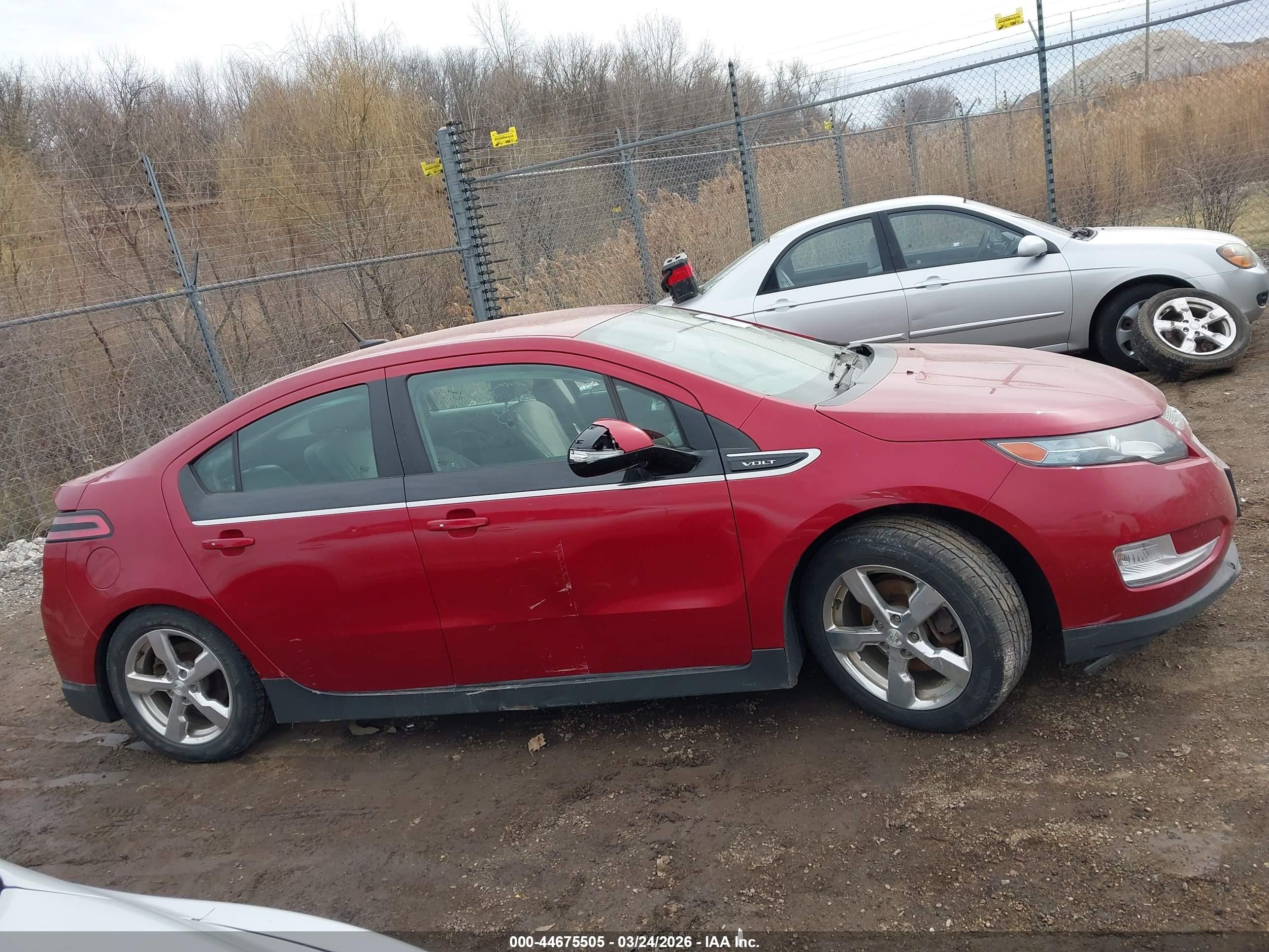 2013 Chevrolet Volt   Red vin: 1G1RB6E41DU123961