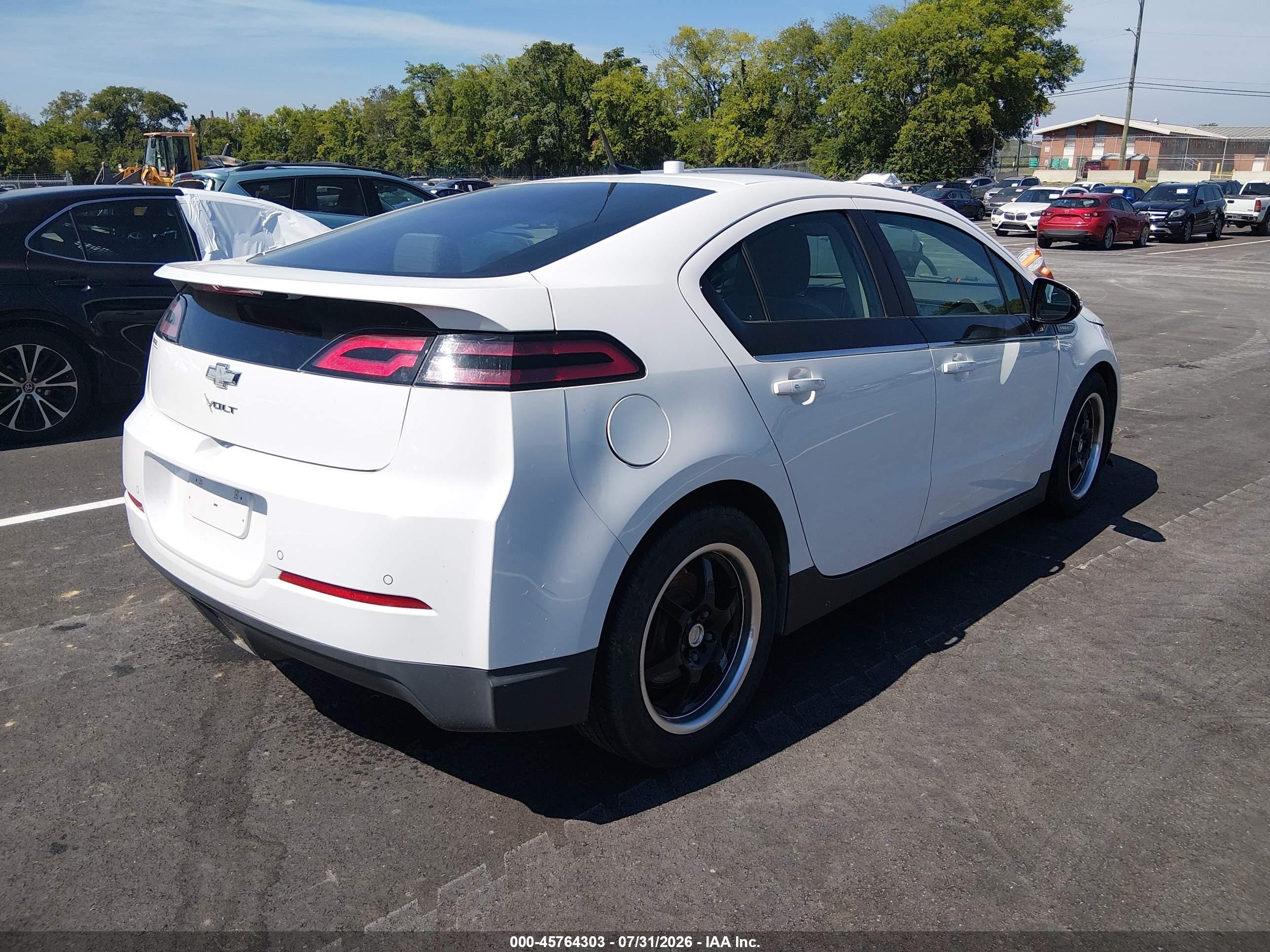 2013 Chevrolet Volt   White vin: 1G1RB6E43DU146545