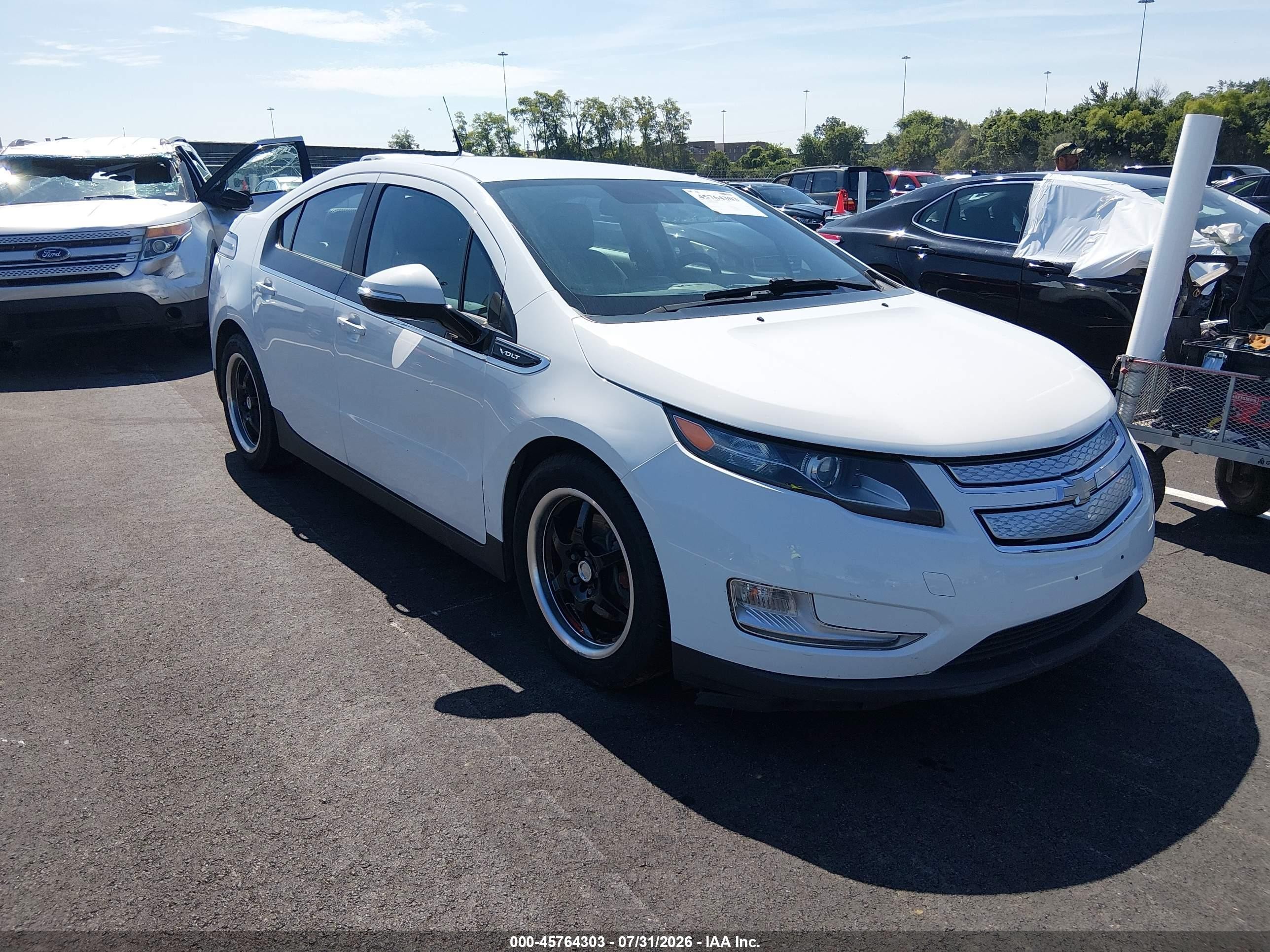 2013 Chevrolet Volt   White vin: 1G1RB6E43DU146545