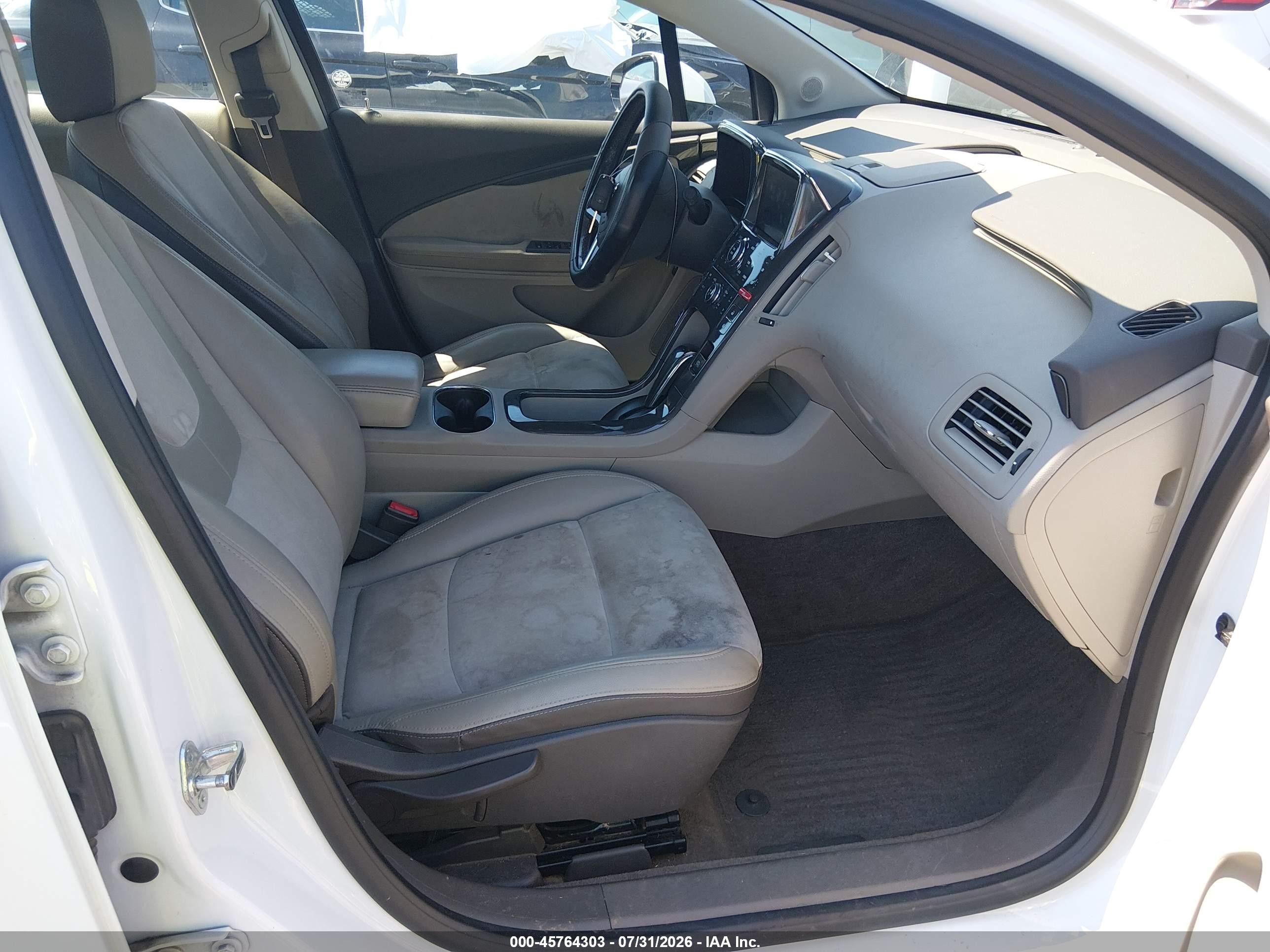 2013 Chevrolet Volt   White vin: 1G1RB6E43DU146545
