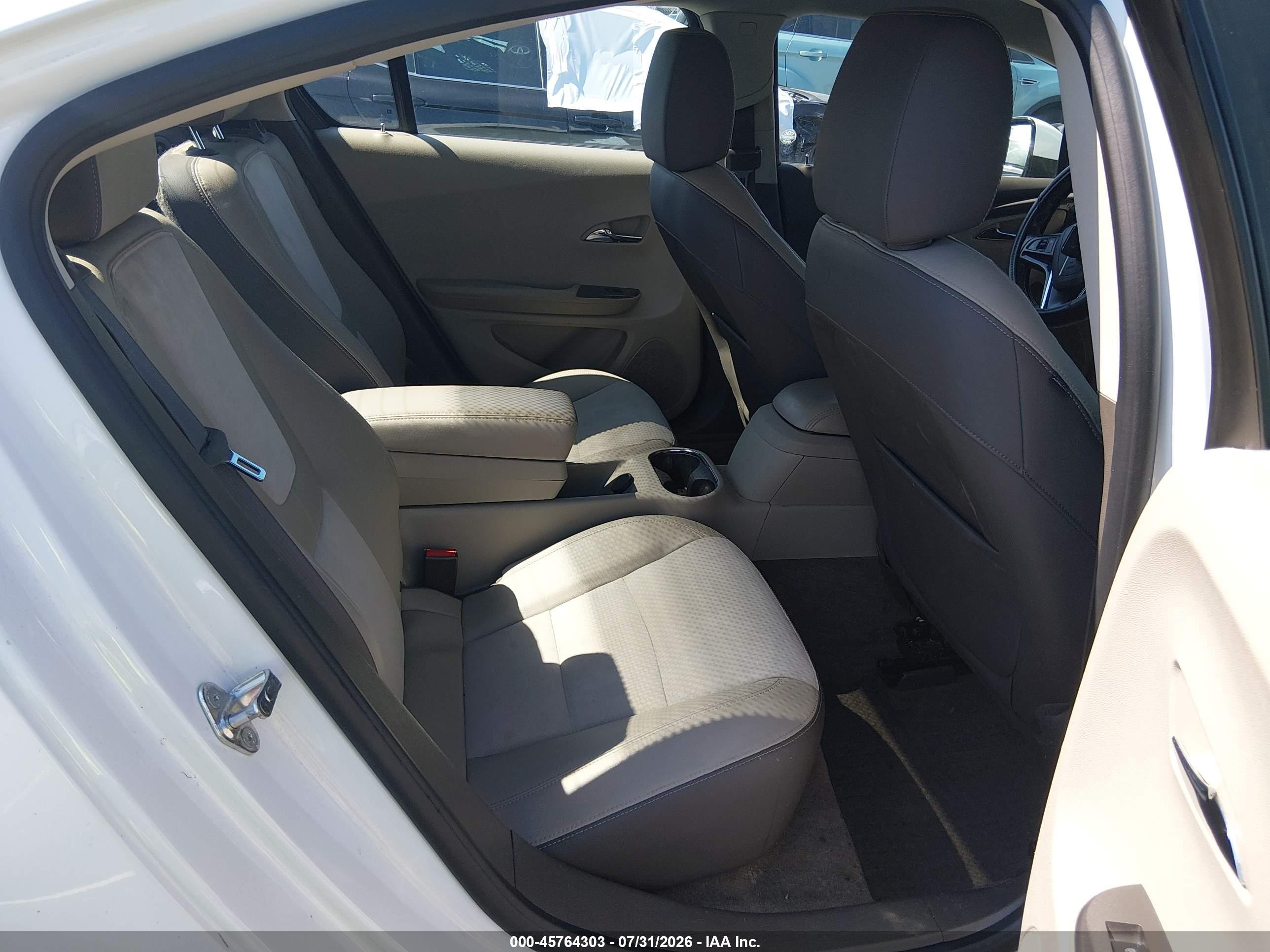2013 Chevrolet Volt   White vin: 1G1RB6E43DU146545