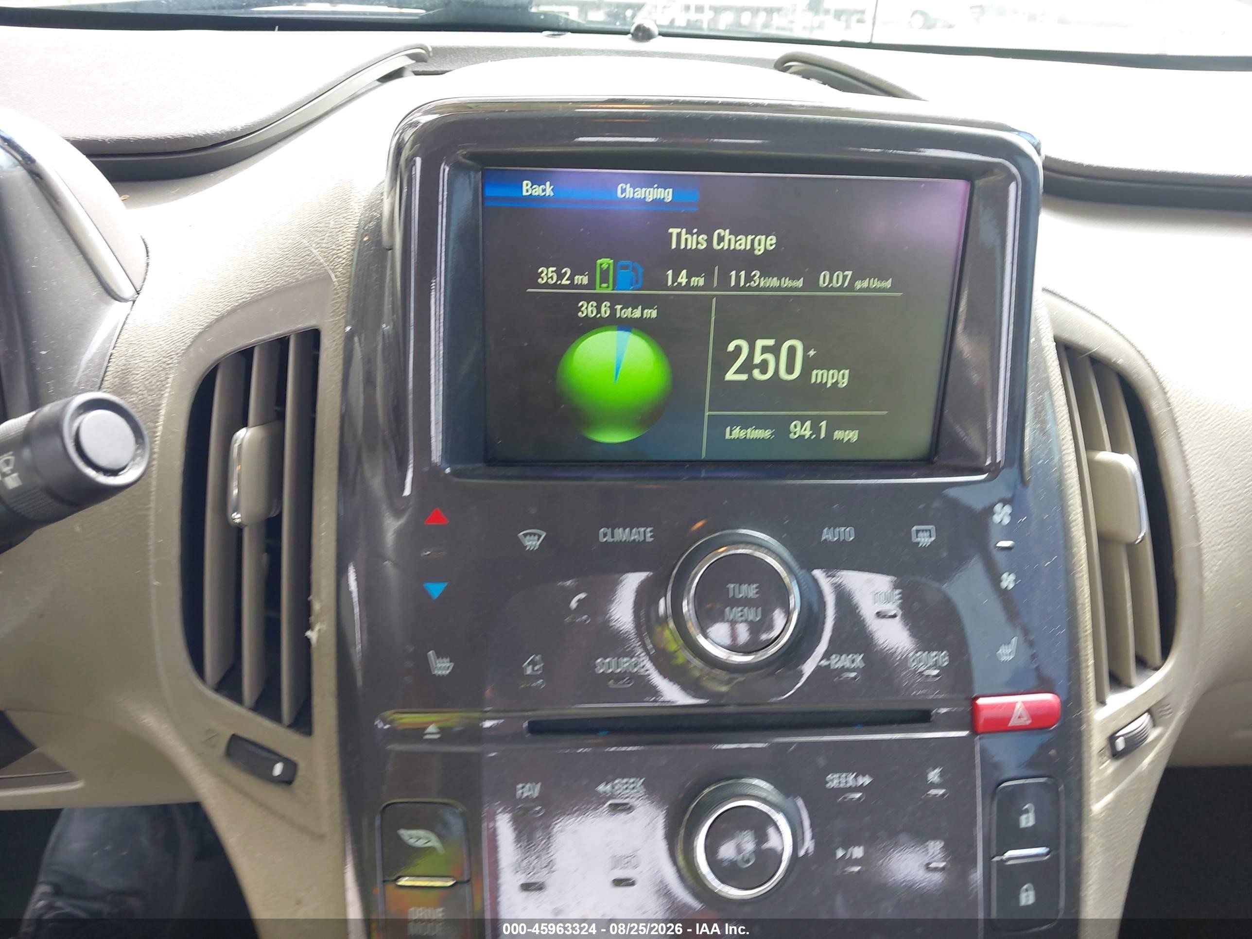 2014 Chevrolet Volt   White vin: 1G1RB6E45EU159945