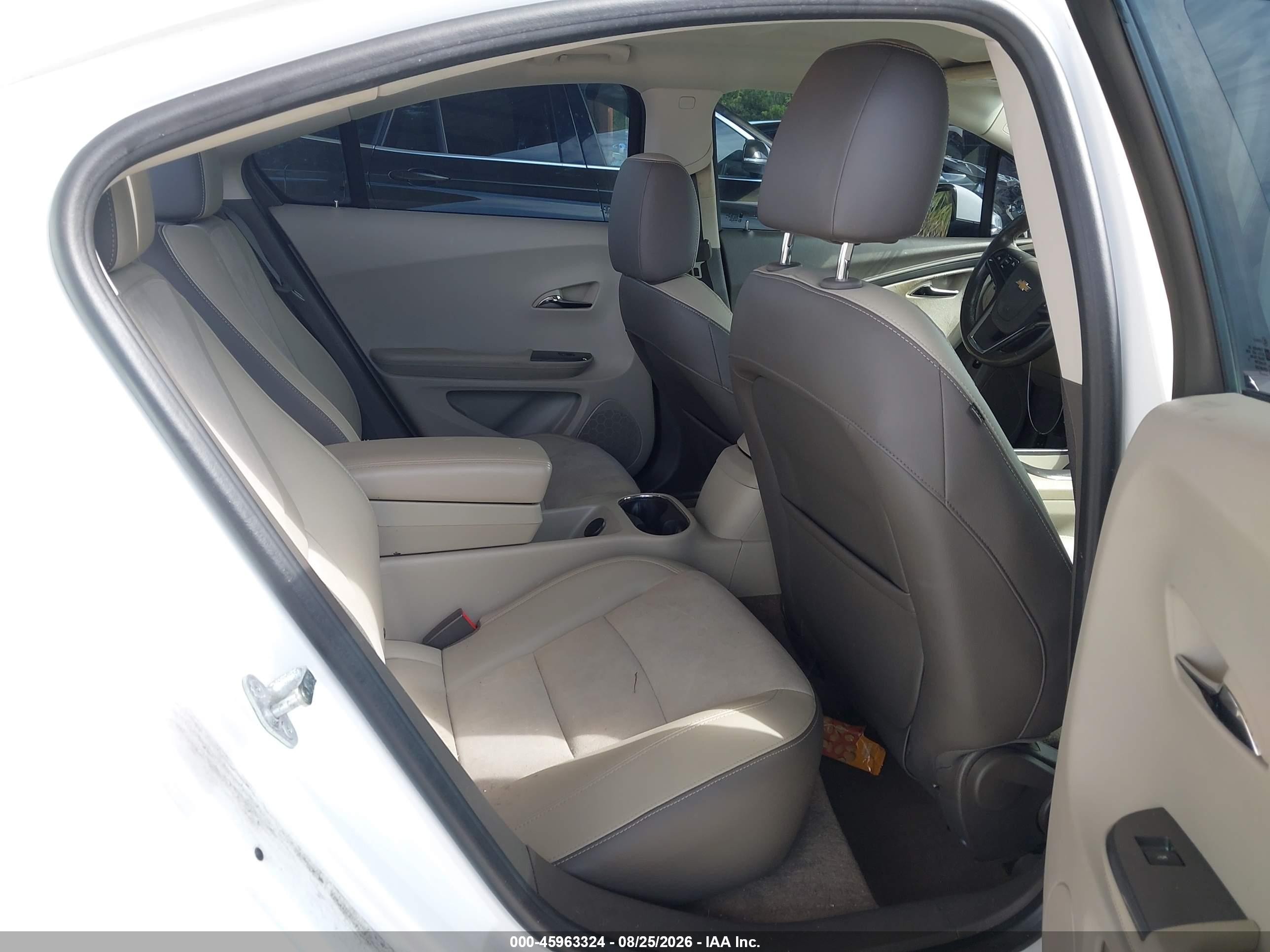 2014 Chevrolet Volt   White vin: 1G1RB6E45EU159945