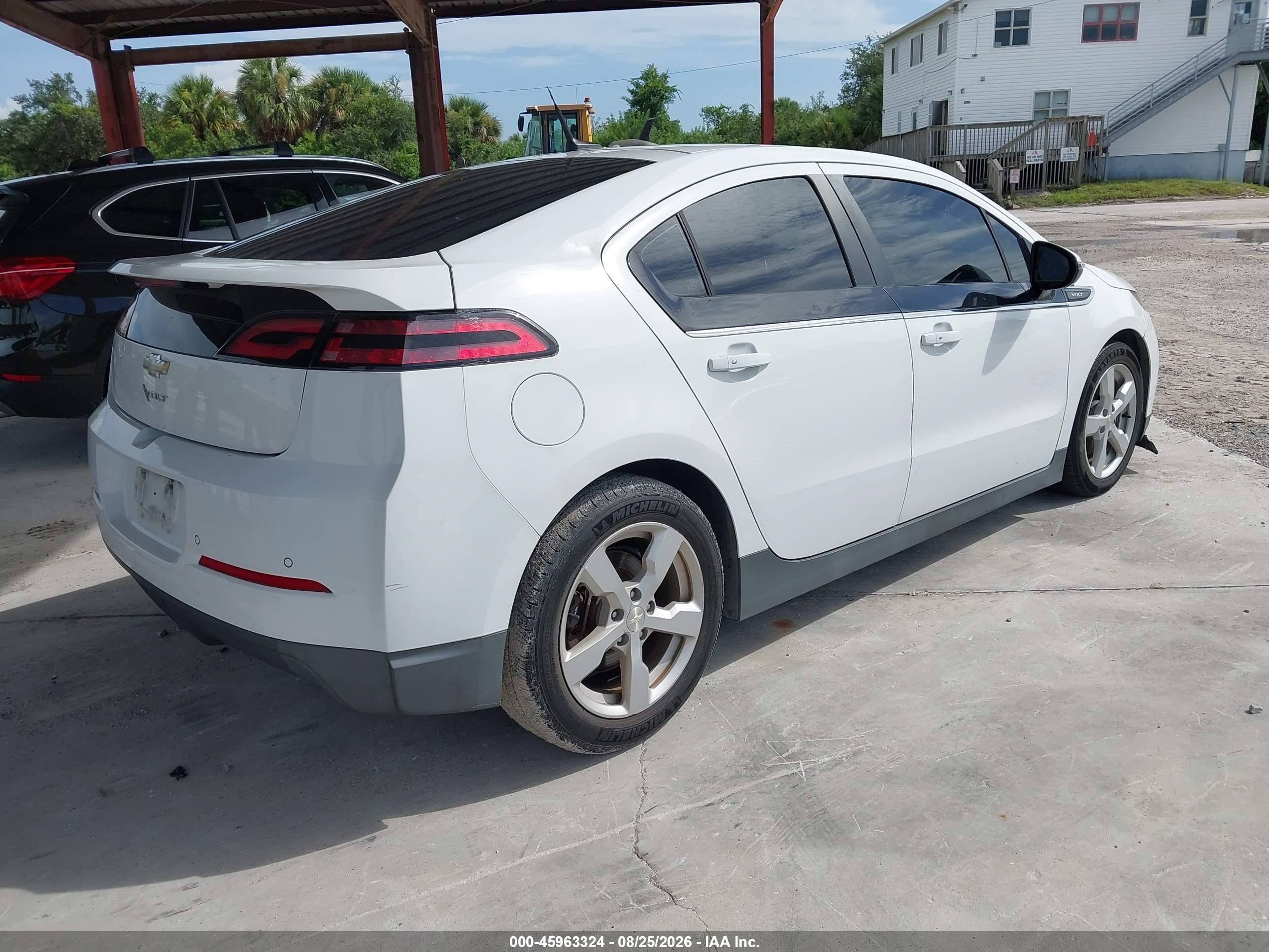 2014 Chevrolet Volt   White vin: 1G1RB6E45EU159945