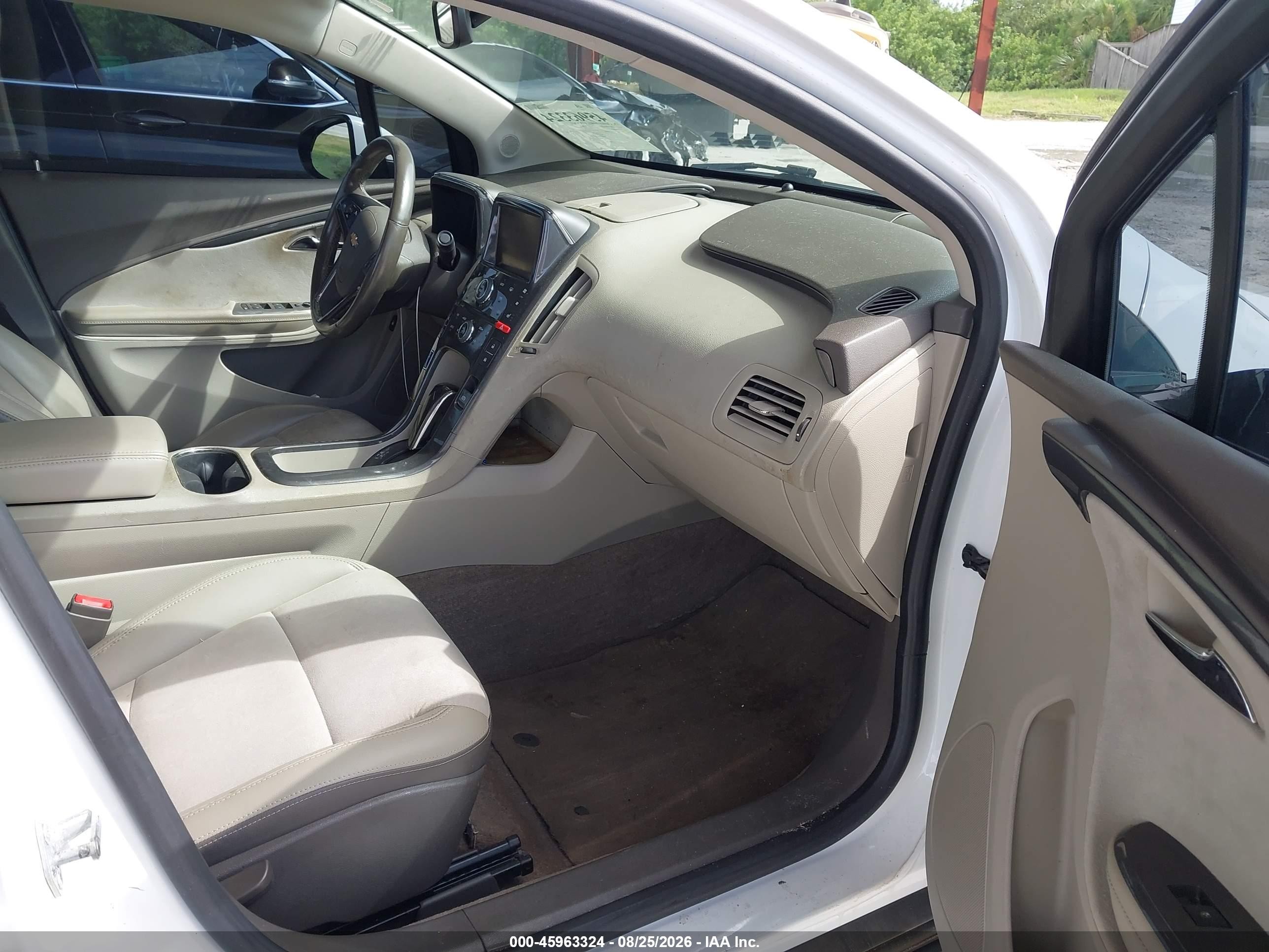 2014 Chevrolet Volt   White vin: 1G1RB6E45EU159945