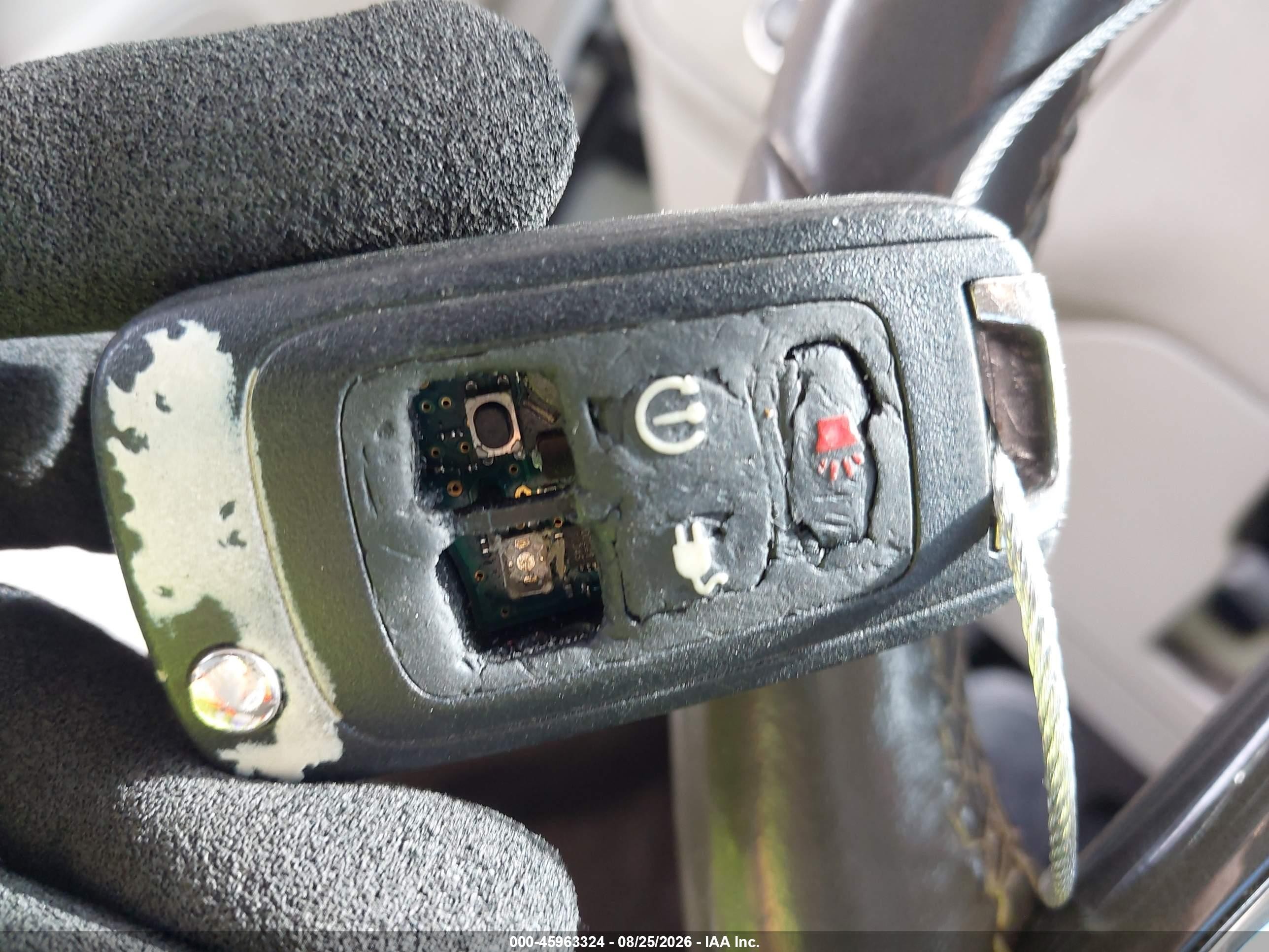 2014 Chevrolet Volt   White vin: 1G1RB6E45EU159945