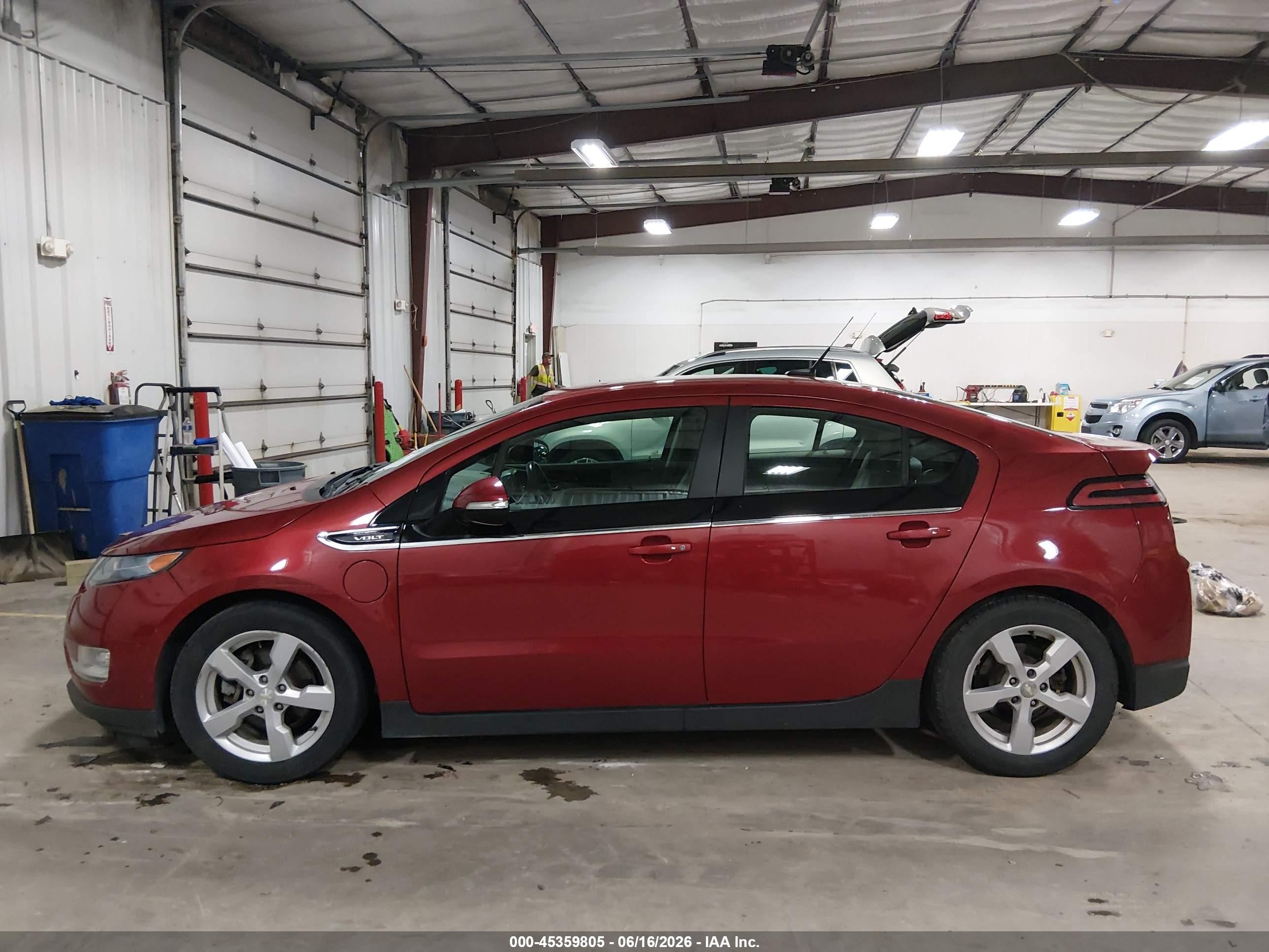 2014 Chevrolet Volt   Red vin: 1G1RB6E47EU155847