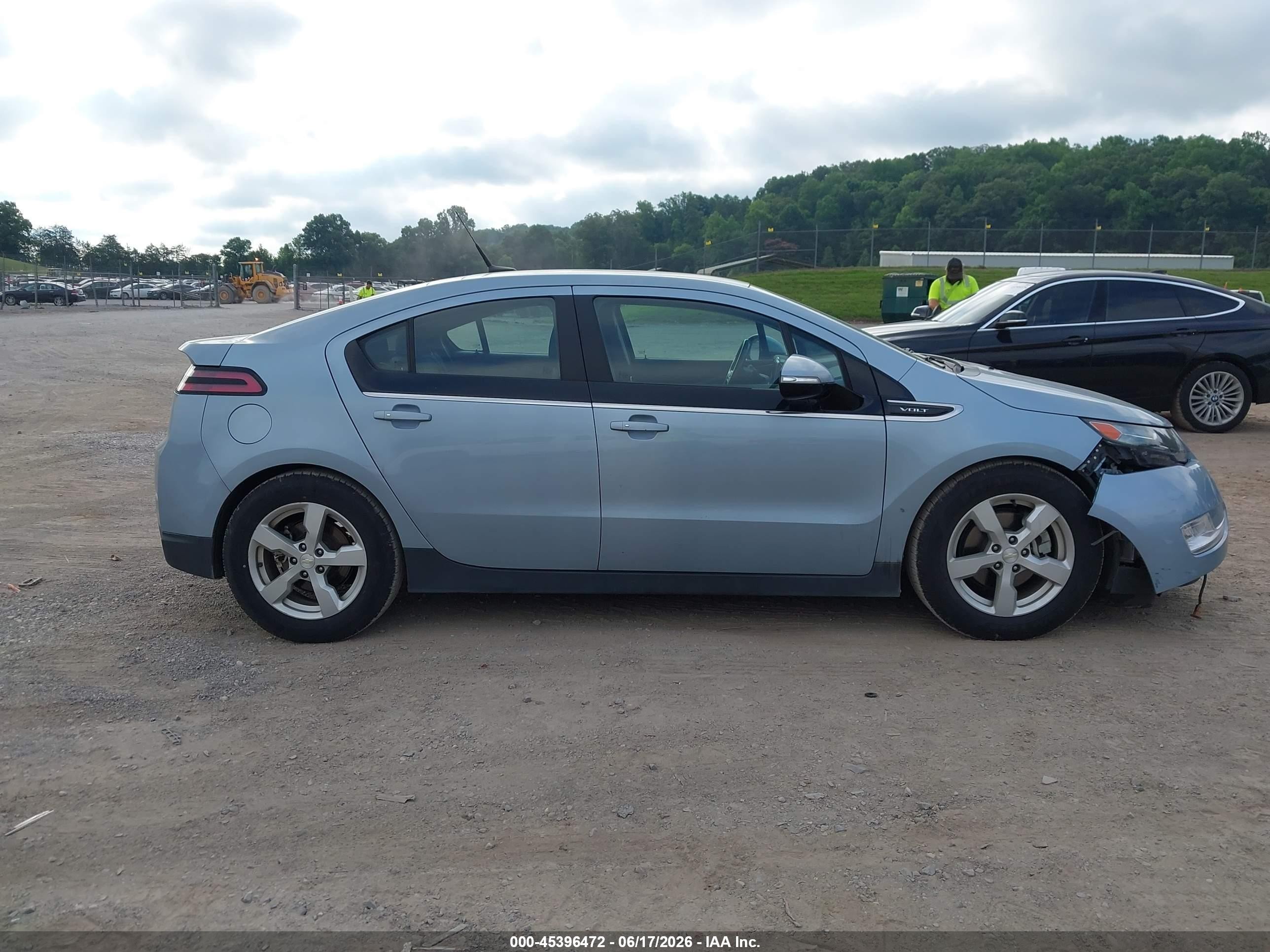 2013 Chevrolet Volt   Blue vin: 1G1RB6E48DU135167