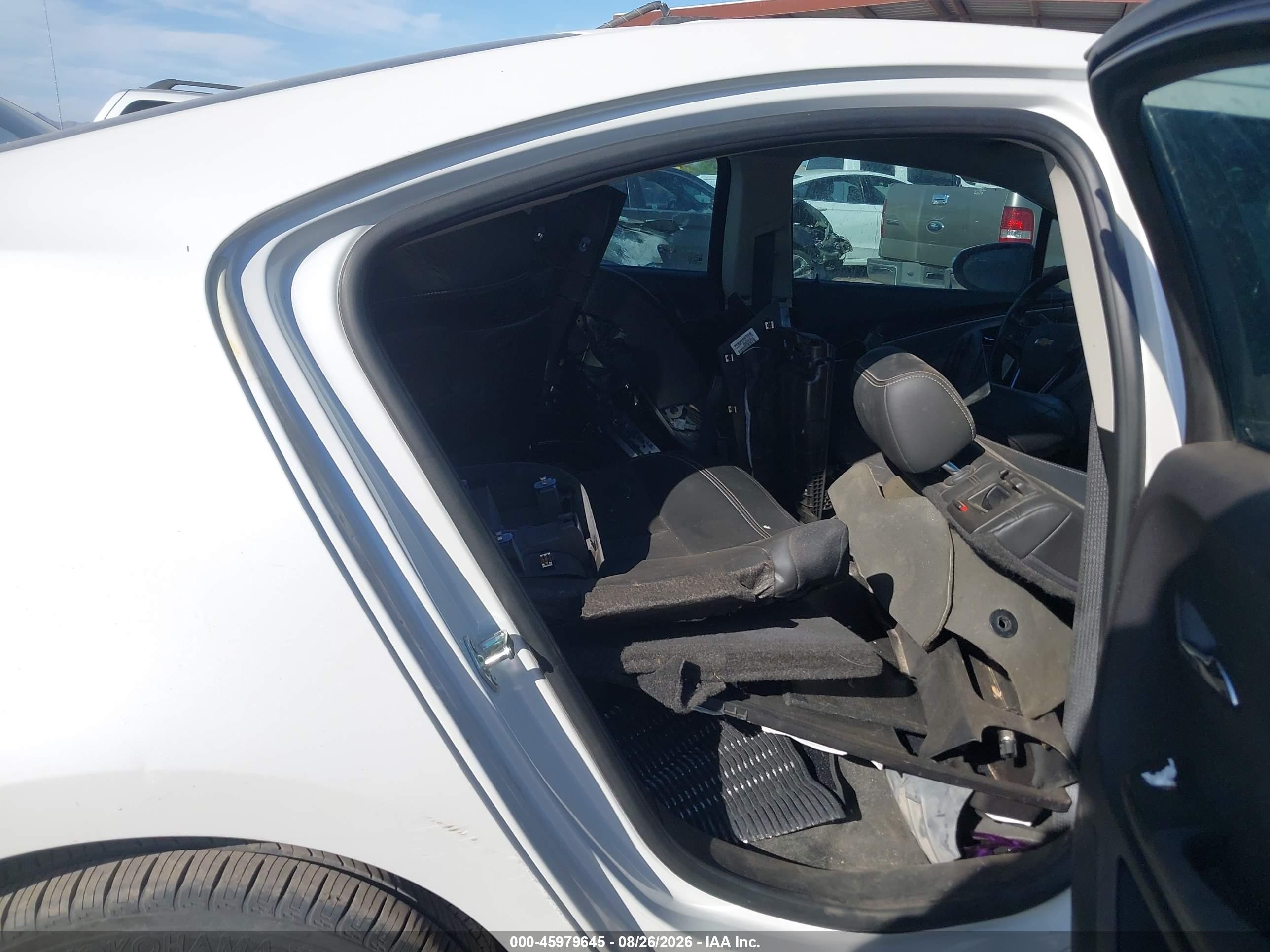 2015 Chevrolet Volt   White vin: 1G1RB6E48FU137097