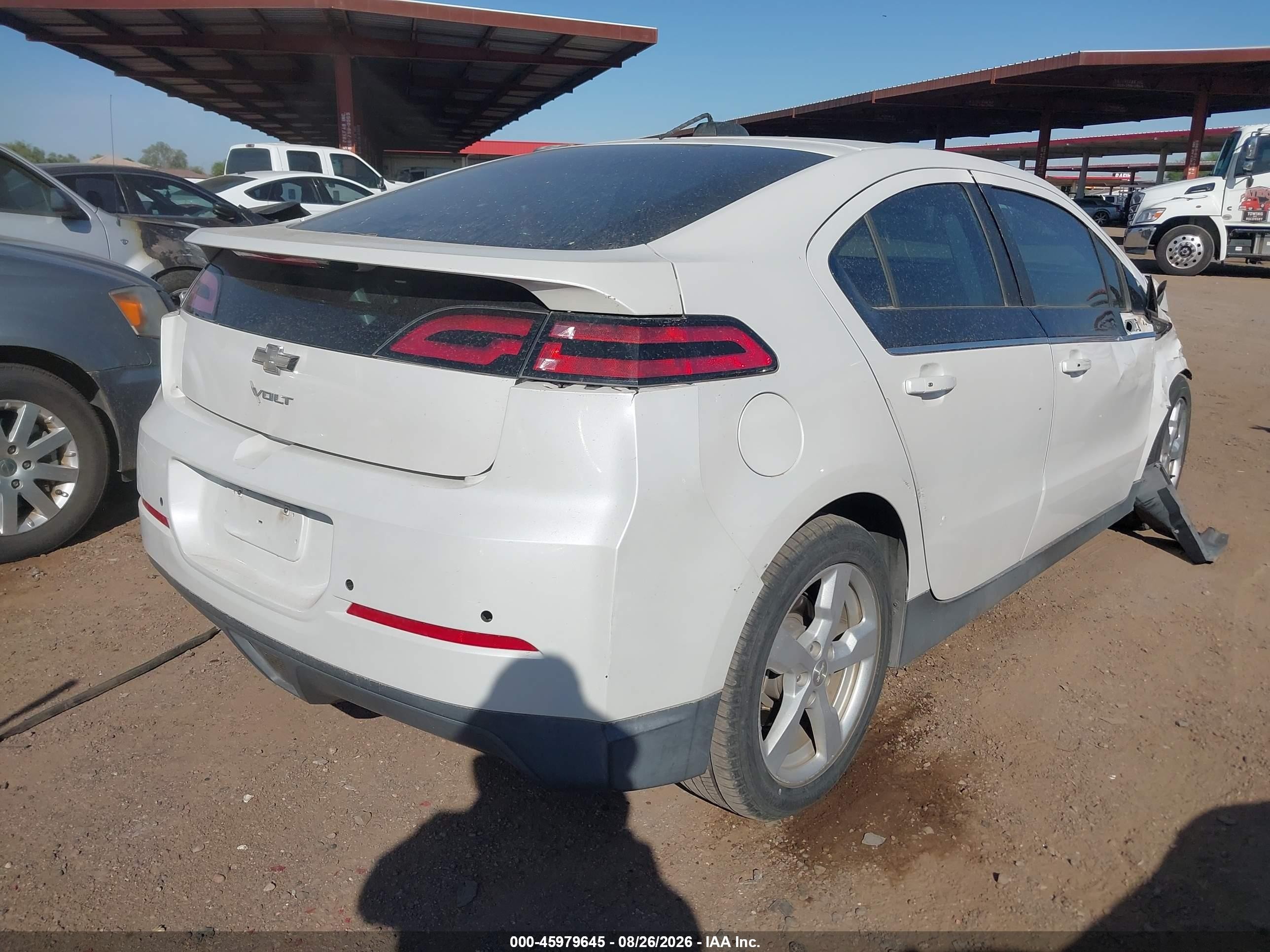 2015 Chevrolet Volt   White vin: 1G1RB6E48FU137097