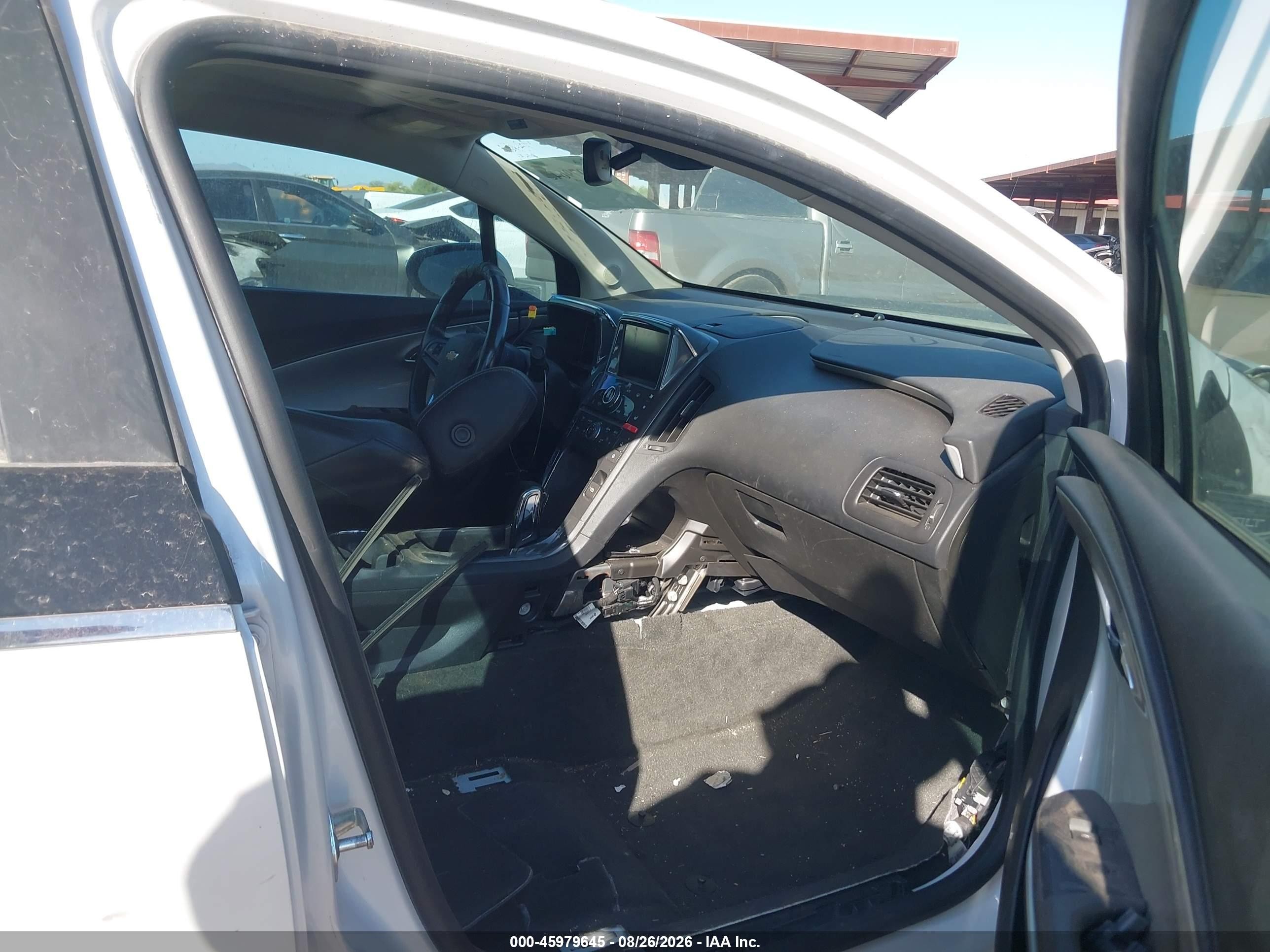 2015 Chevrolet Volt   White vin: 1G1RB6E48FU137097