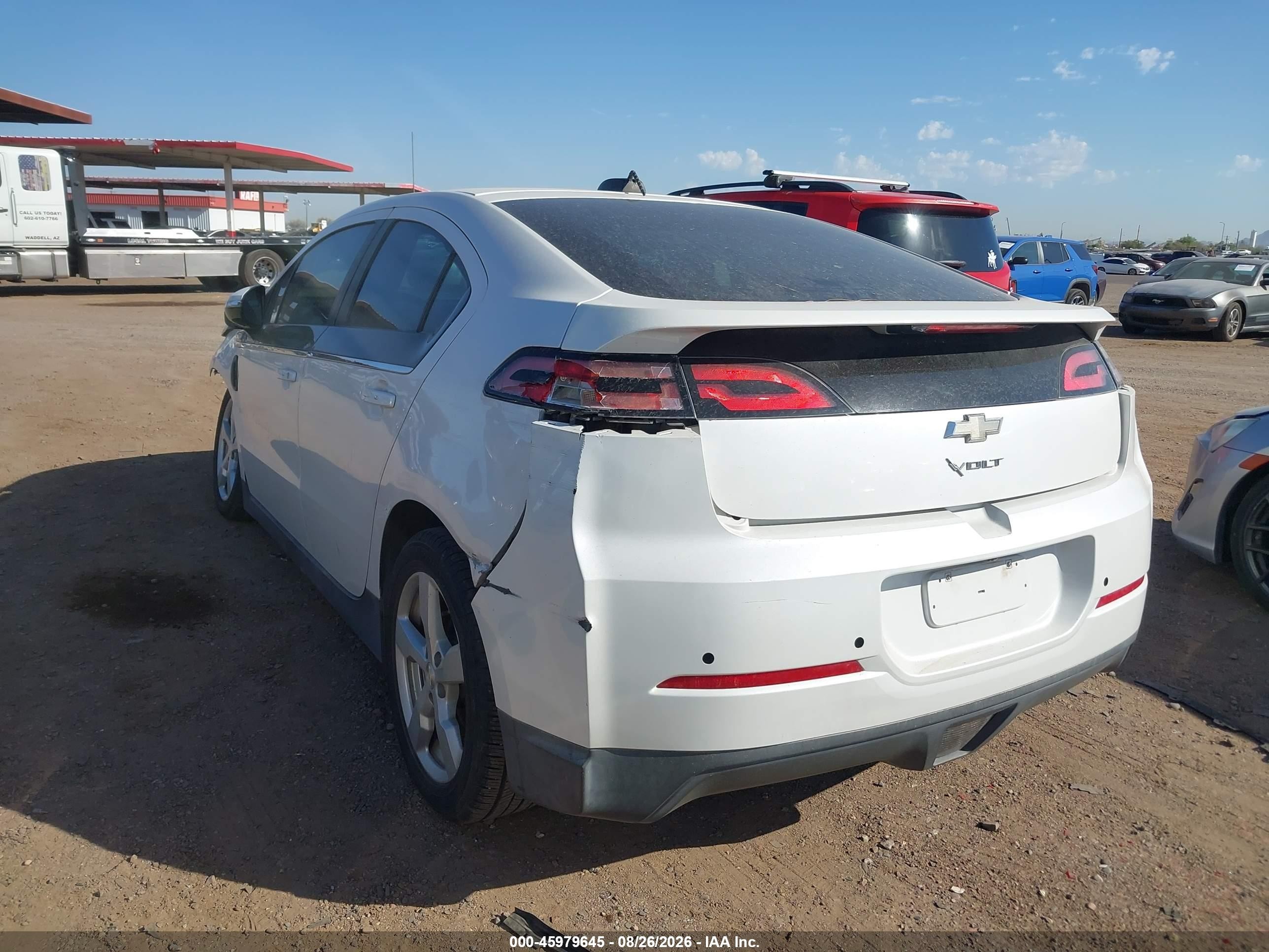 2015 Chevrolet Volt   White vin: 1G1RB6E48FU137097