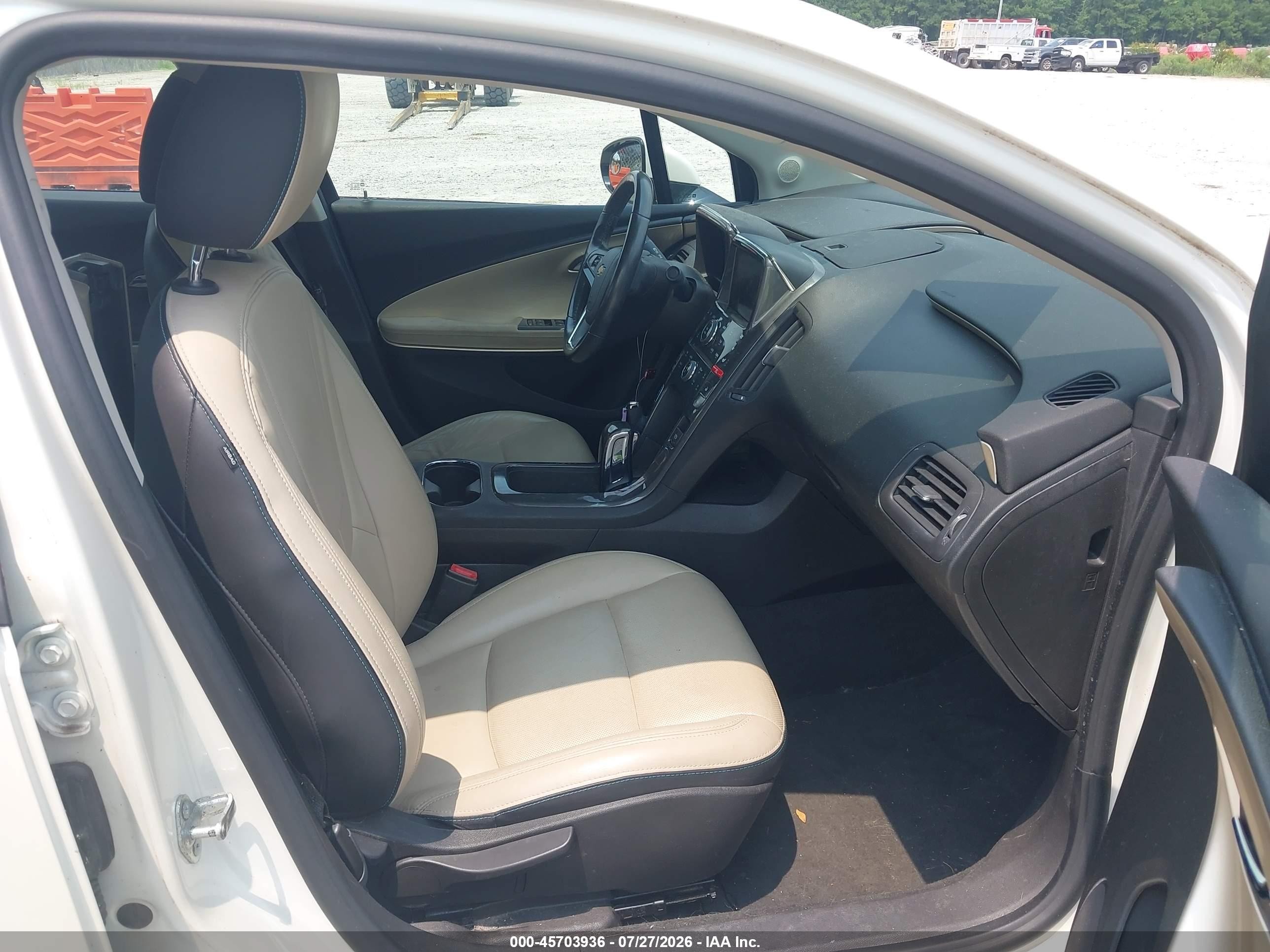 2012 Chevrolet Volt   White vin: 1G1RB6E49CU108509