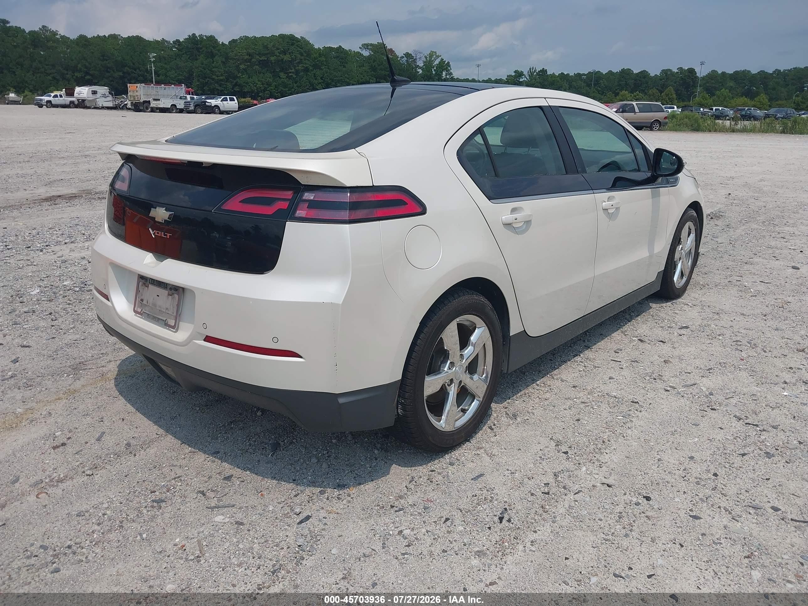 2012 Chevrolet Volt   White vin: 1G1RB6E49CU108509