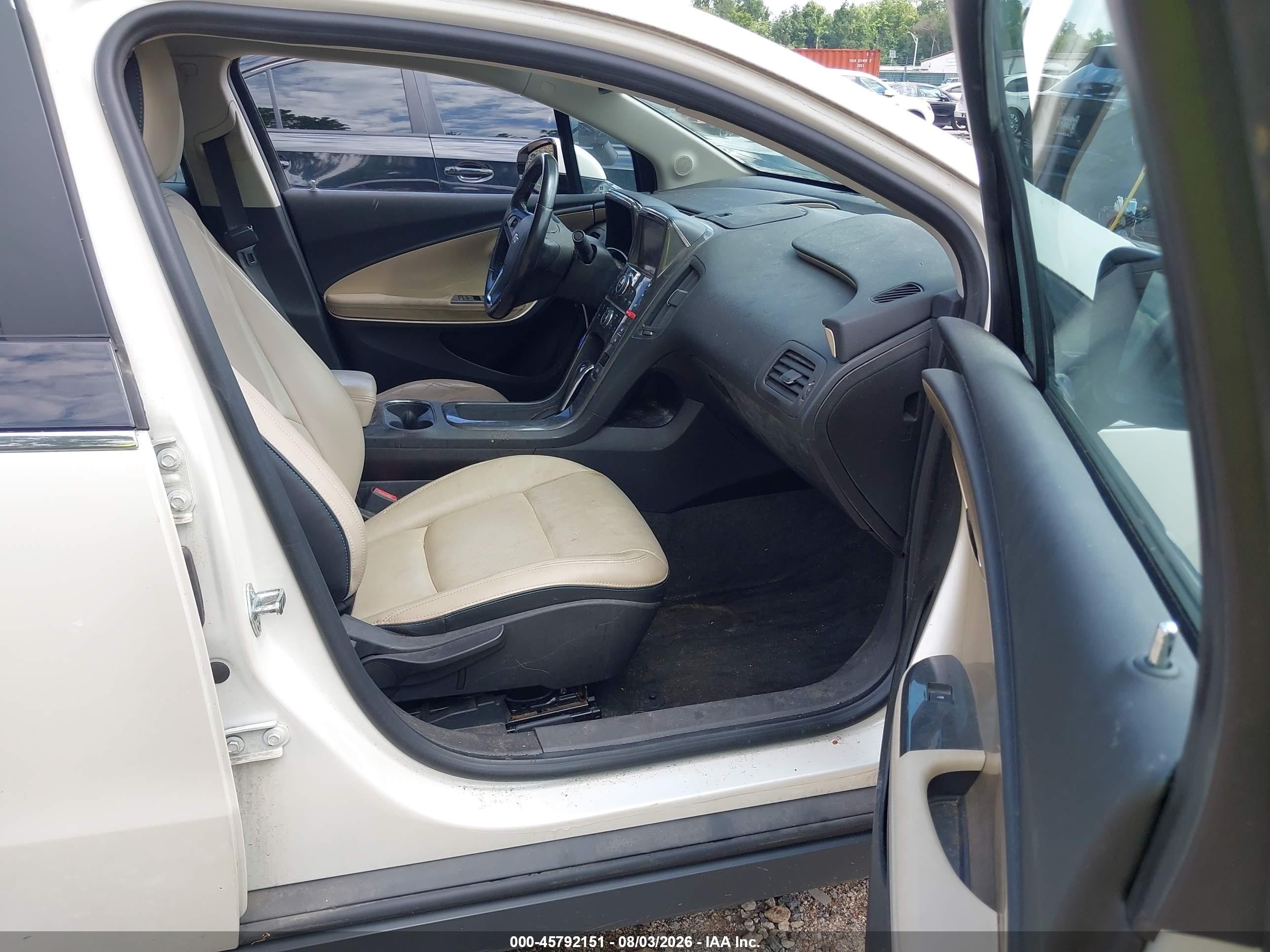 2012 Chevrolet Volt   White vin: 1G1RB6E4XCU102430
