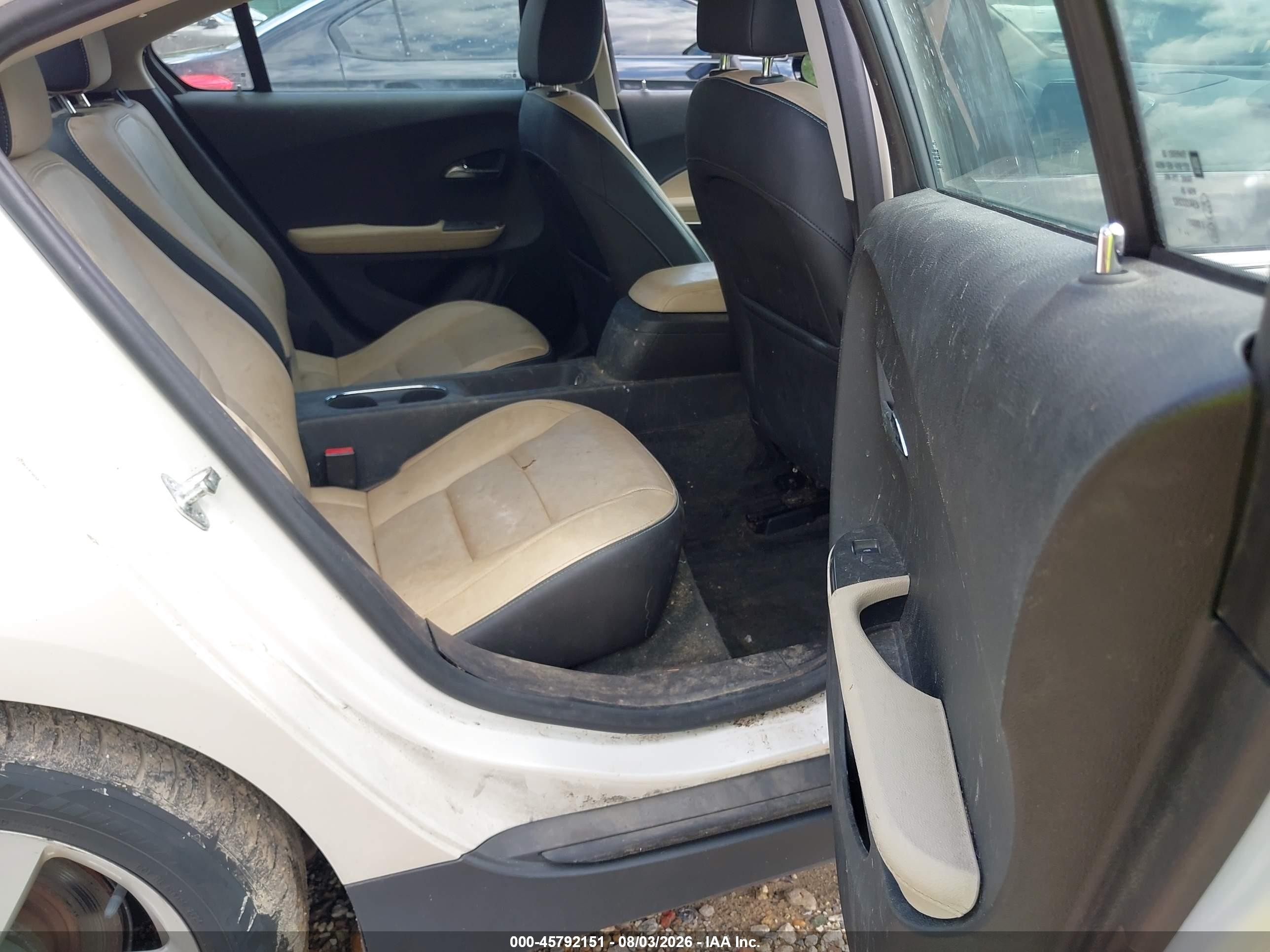 2012 Chevrolet Volt   White vin: 1G1RB6E4XCU102430