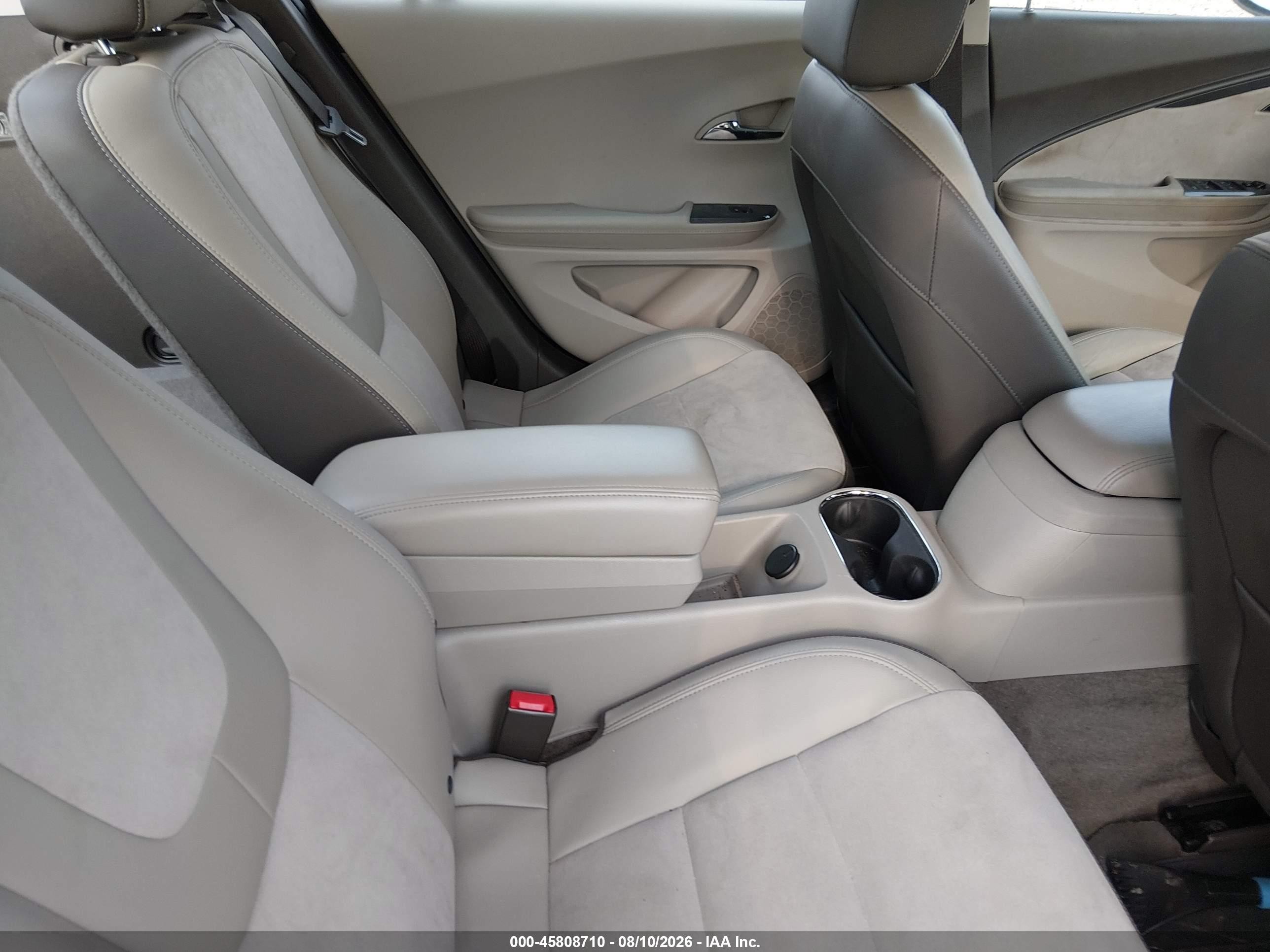 2015 Chevrolet Volt   White vin: 1G1RB6E4XFU105168