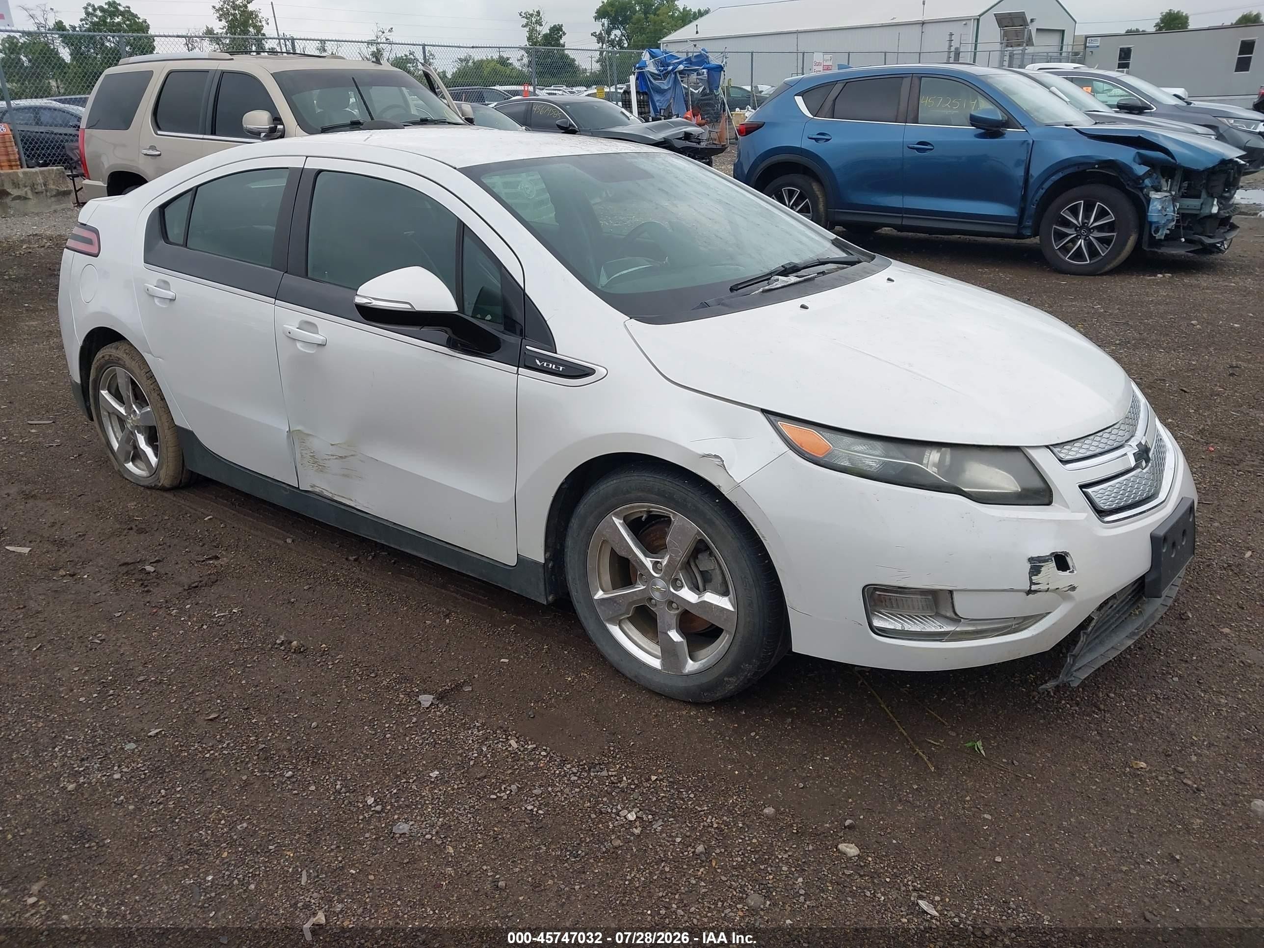 2015 Chevrolet Volt   White vin: 1G1RB6E4XFU107759