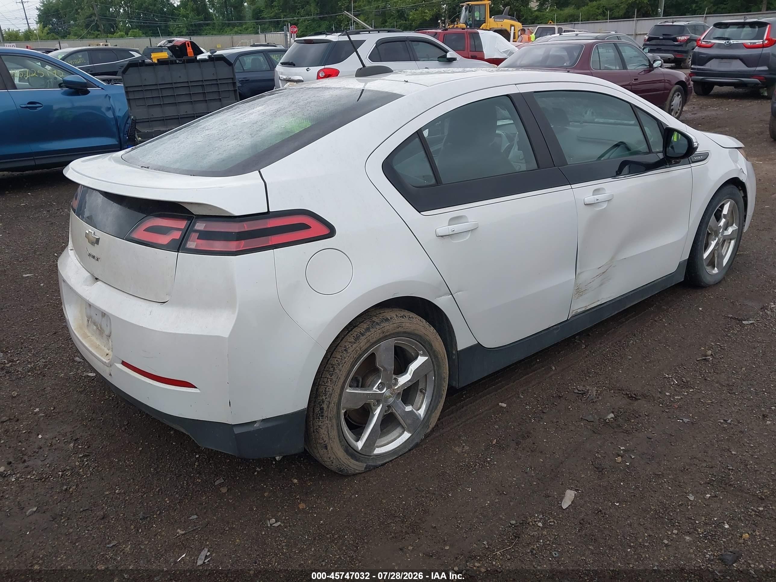 2015 Chevrolet Volt   Белый vin: 1G1RB6E4XFU107759