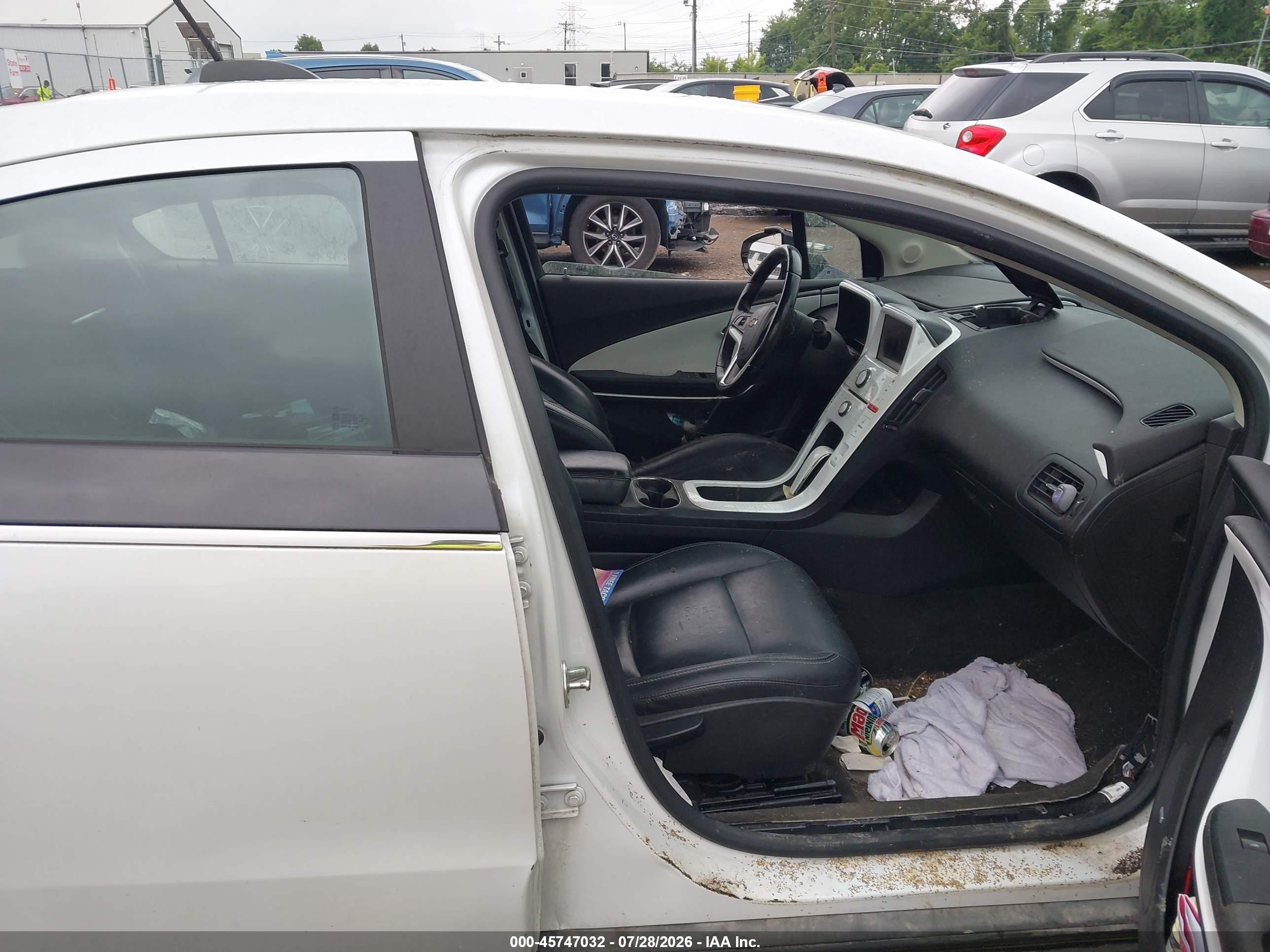 2015 Chevrolet Volt   Белый vin: 1G1RB6E4XFU107759