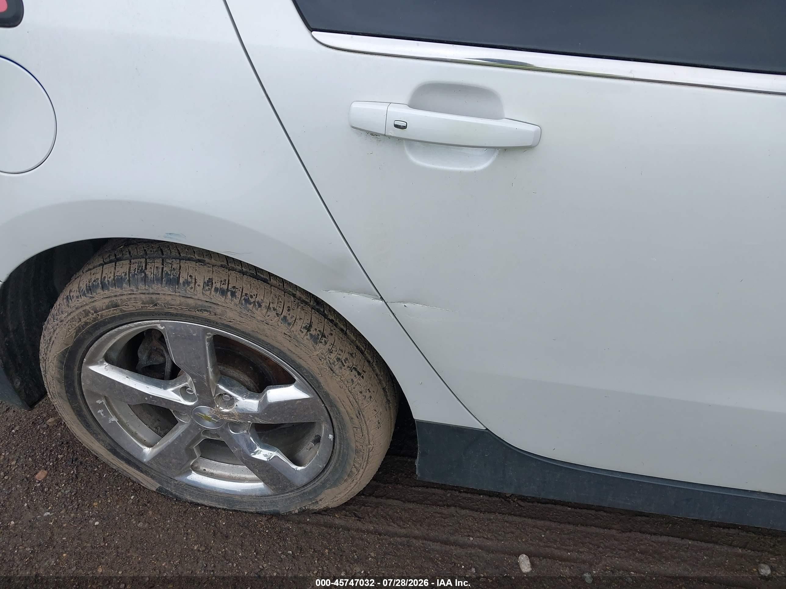2015 Chevrolet Volt   Белый vin: 1G1RB6E4XFU107759