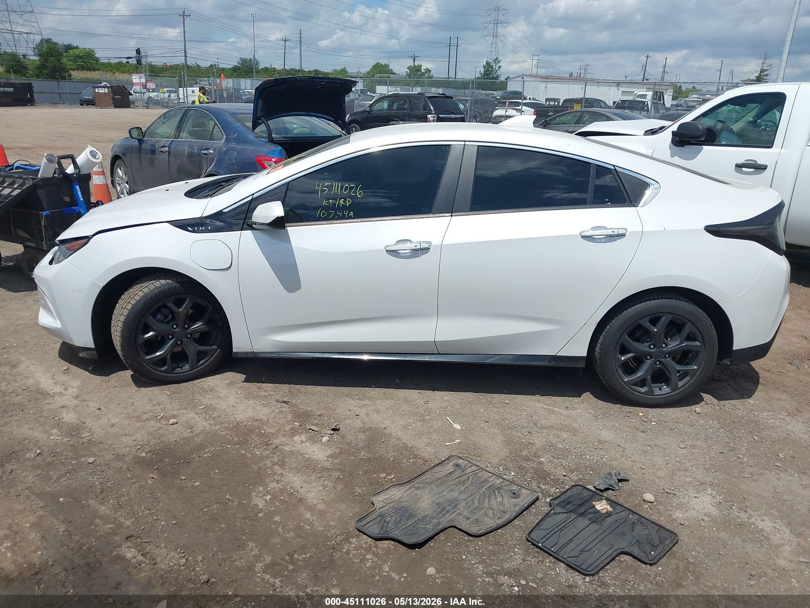 2017 Chevrolet Volt Premier Кремовый vin: 1G1RB6S55HU116062
