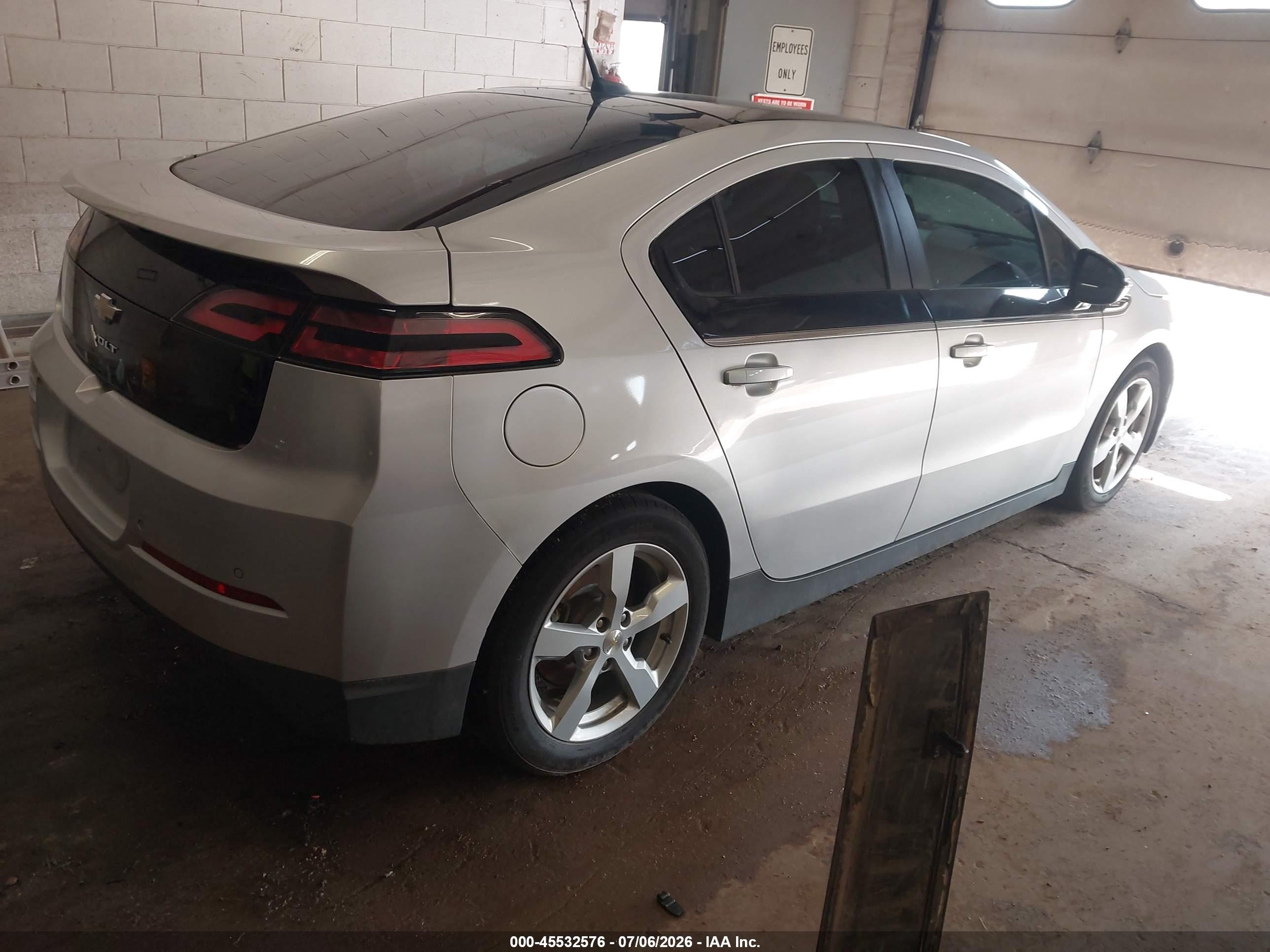 2011 Chevrolet Volt   Silver vin: 1G1RC6E40BU102044