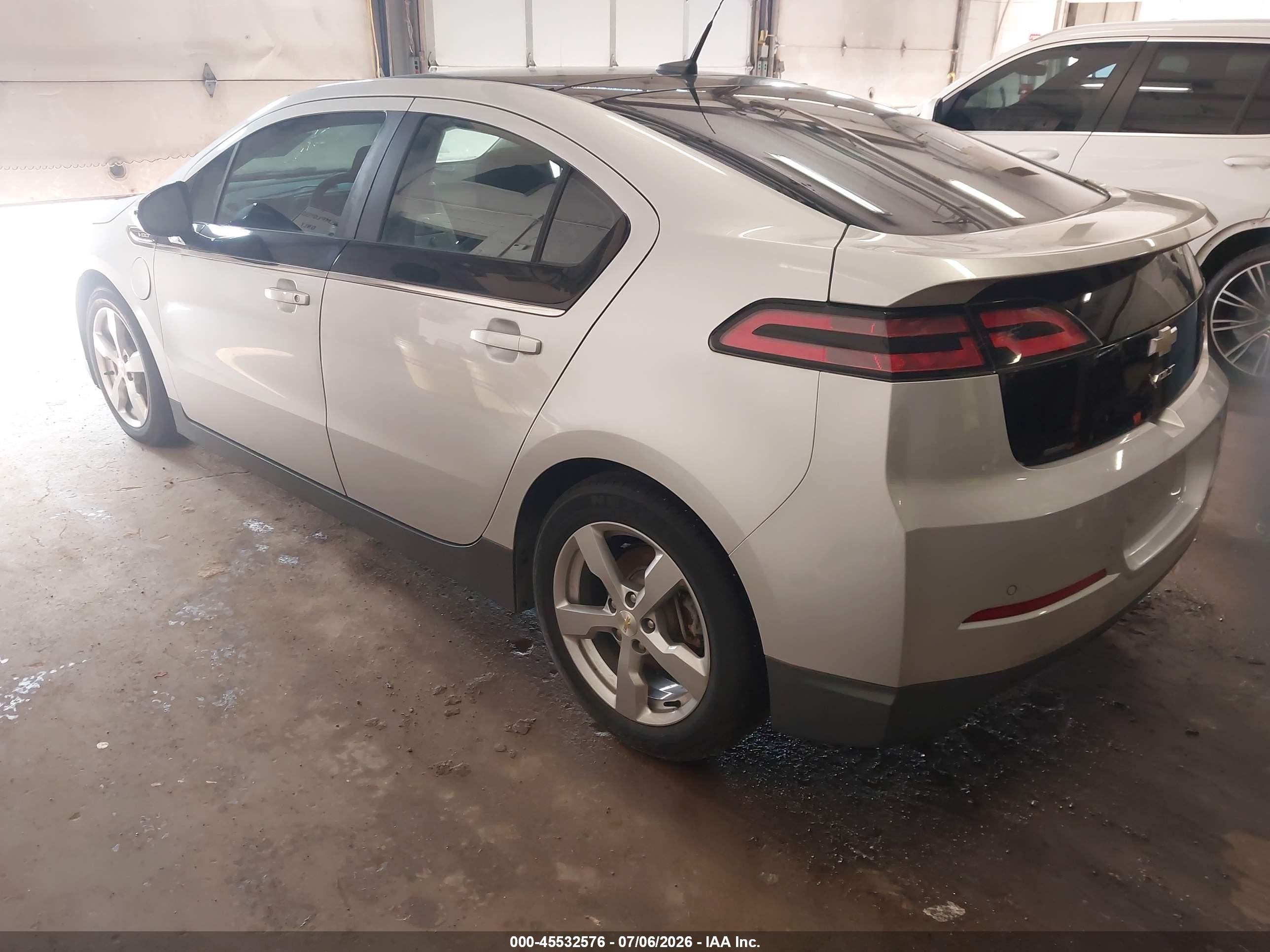2011 Chevrolet Volt   Silver vin: 1G1RC6E40BU102044