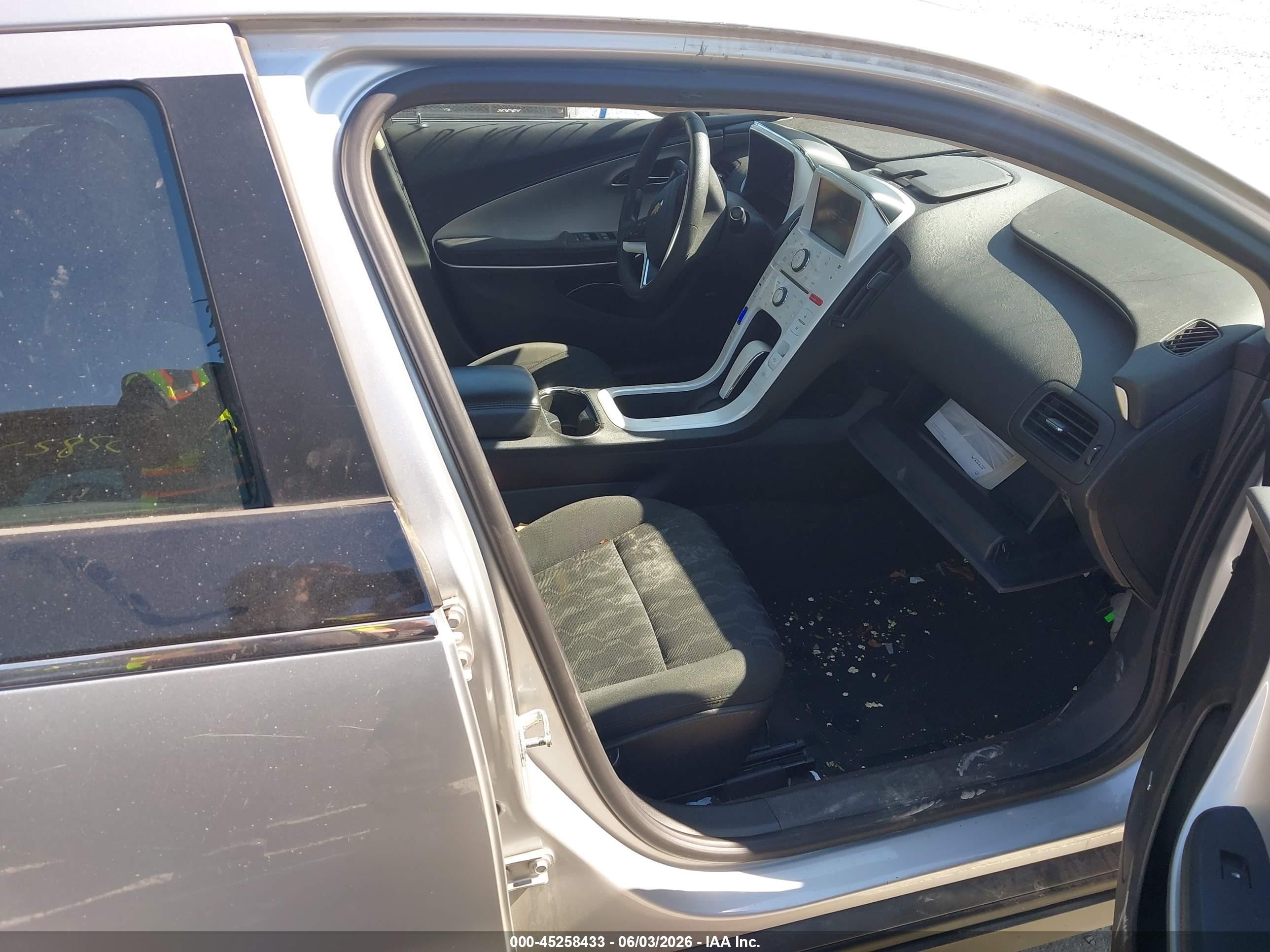 2011 Chevrolet Volt   Silver vin: 1G1RC6E41BU102117